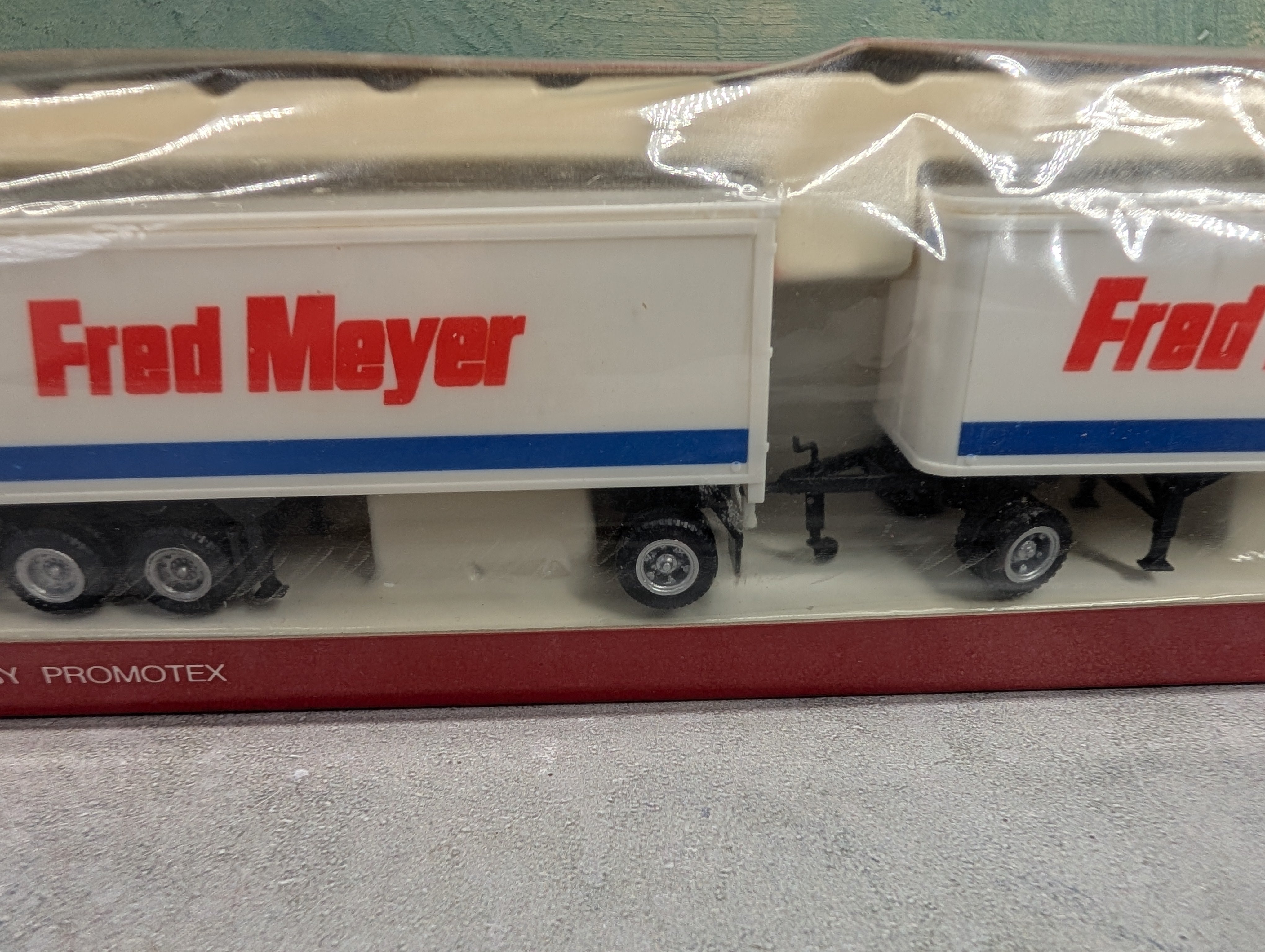 USED Herpa HO Scale Promotex Freightliner Tractor with Double Trailers Fred Meyer