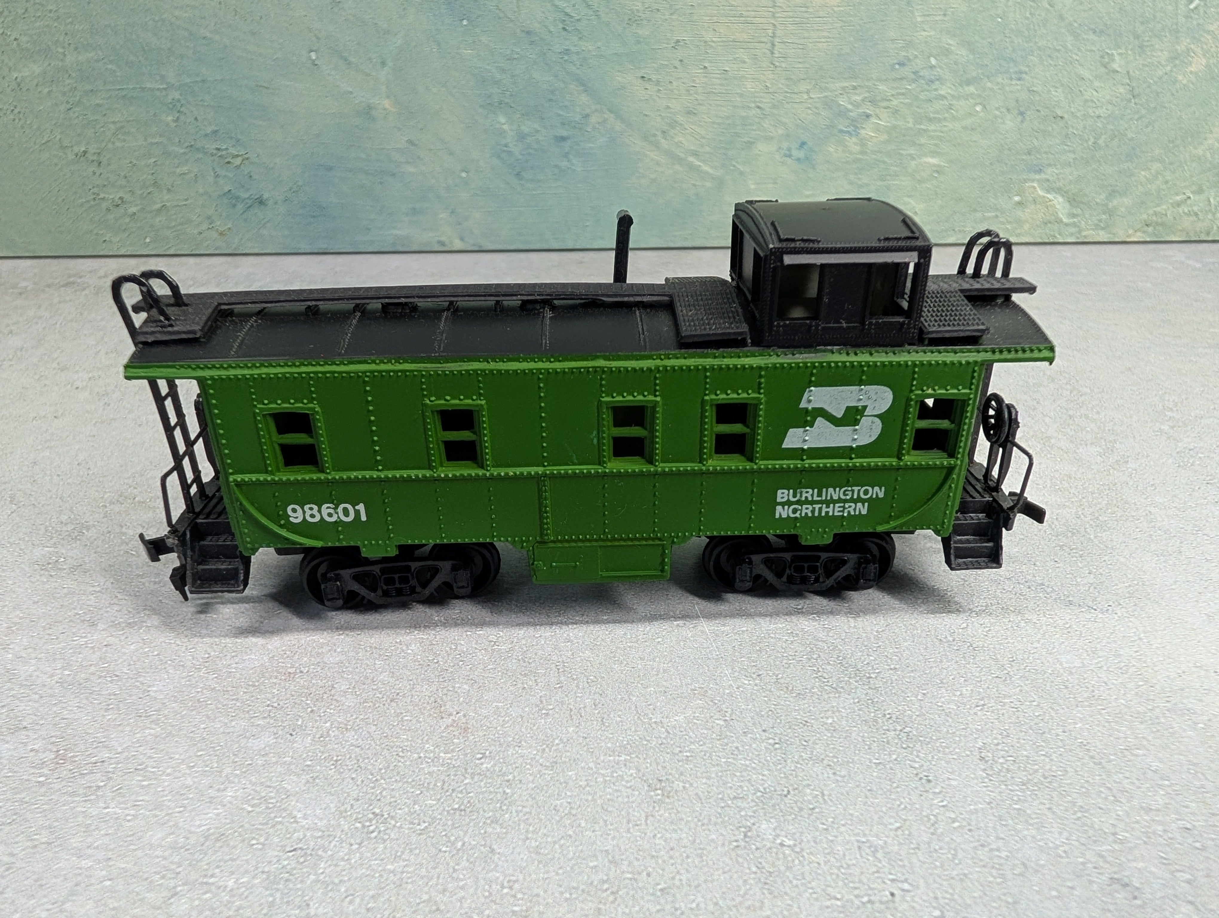 USED Lionel HO Scale Caboose Burlington Northern #98601