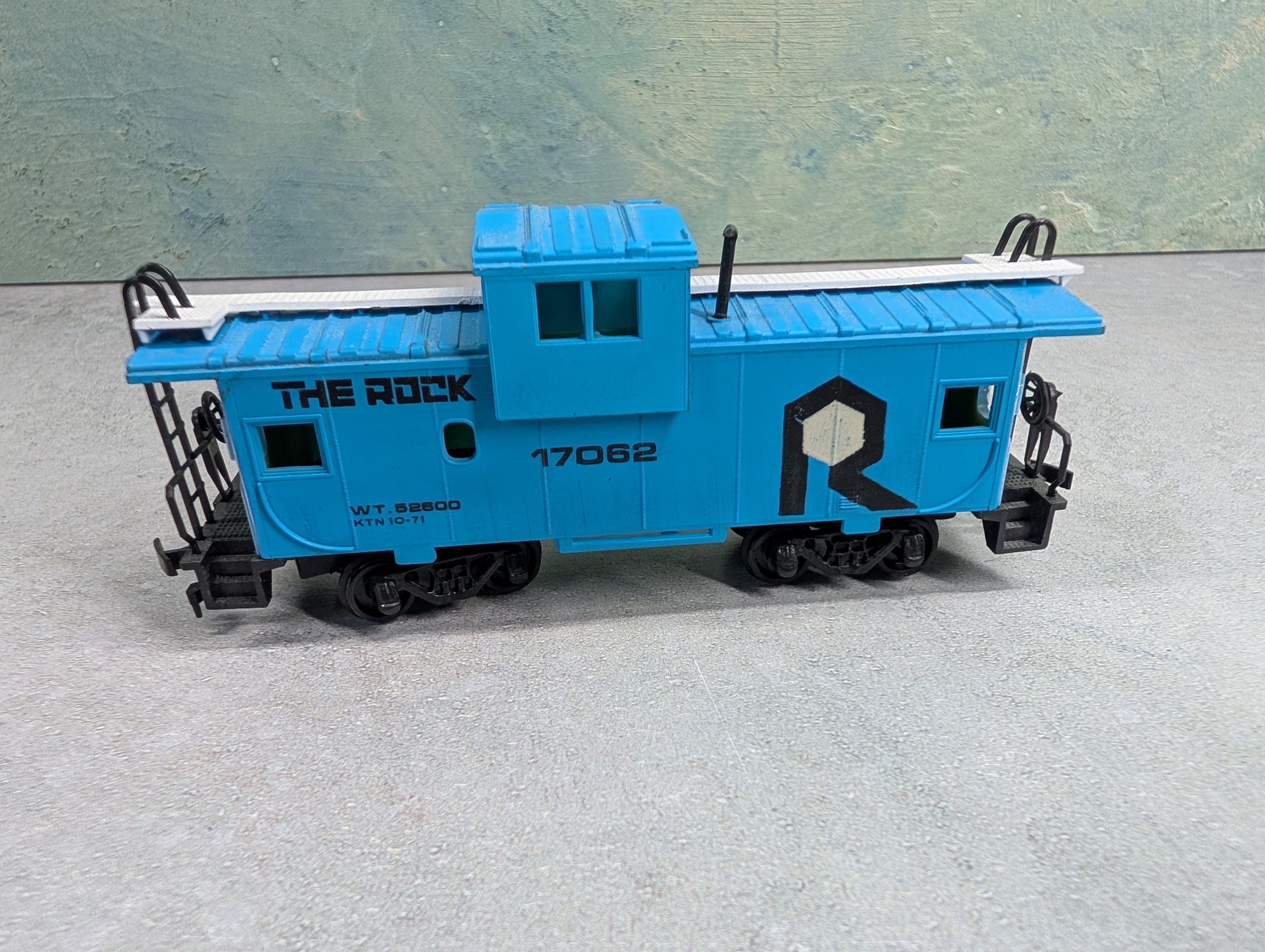 USED Bachmann HO Scale Caboose Rock Island #17062