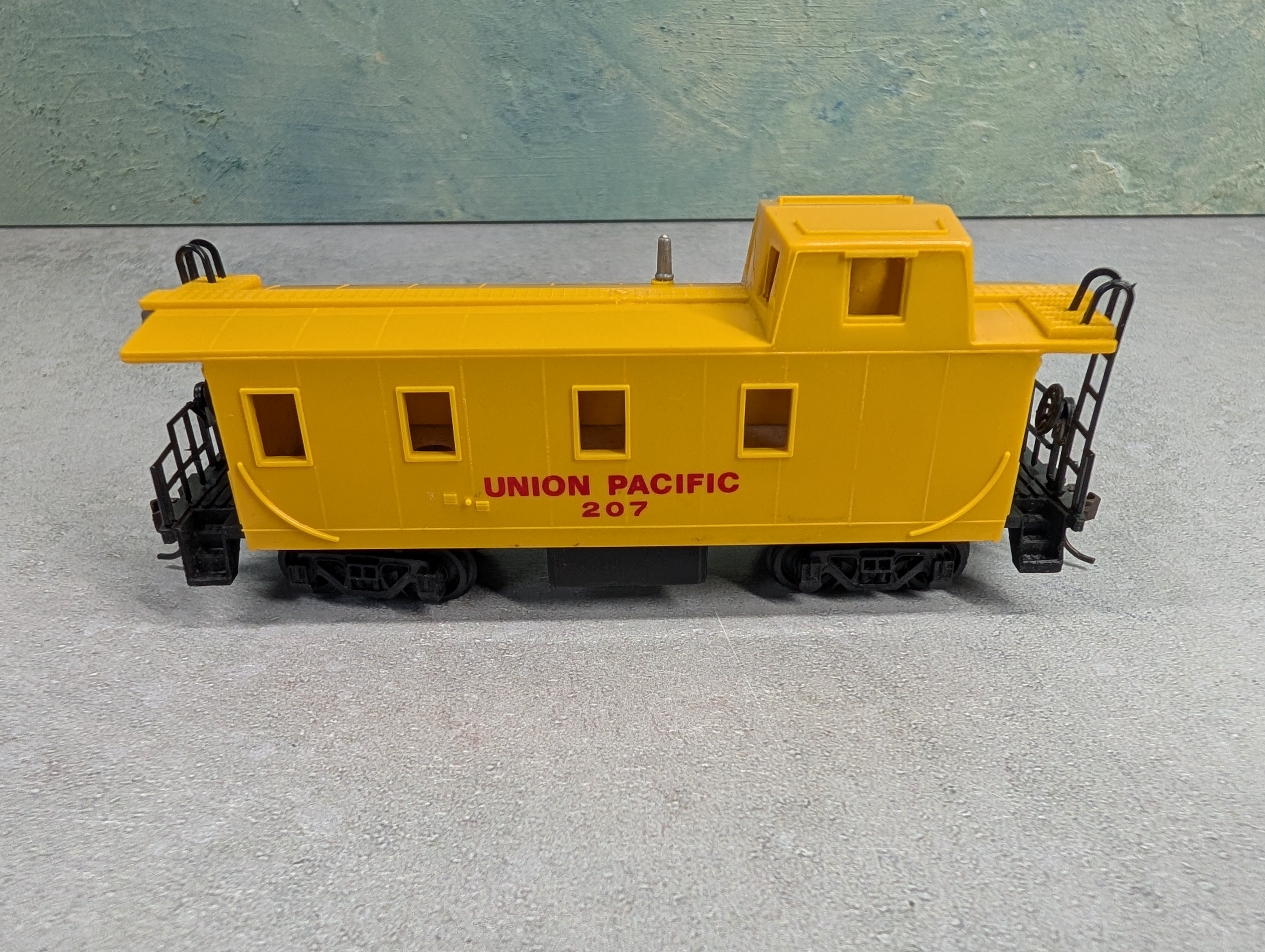 USED Bachmann HO Scale Caboose Union Pacific #207