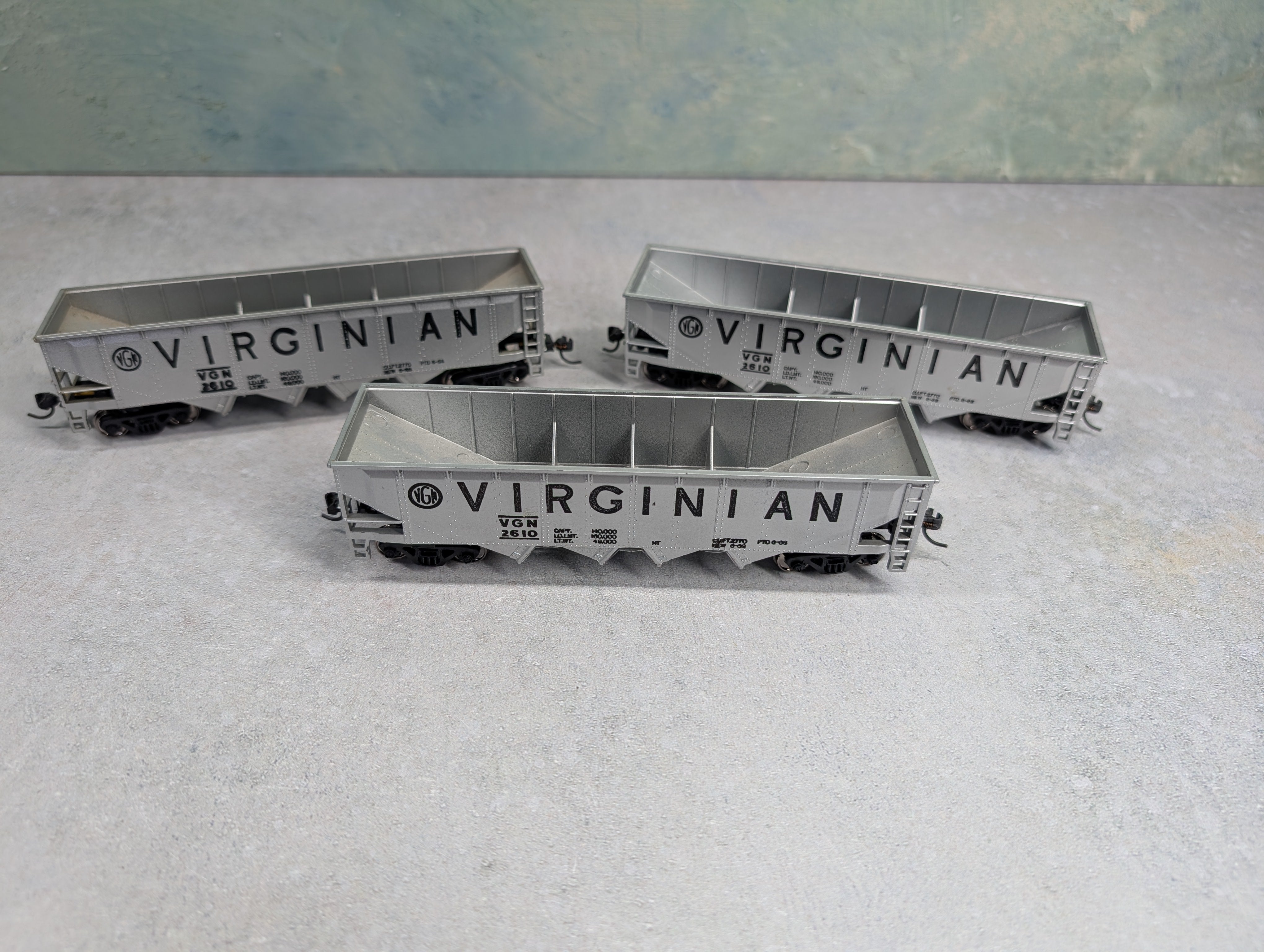 USED Tyco HO Scale Quad Hopper Virginian VGN #2610 Kadees & Metal Wheels (3 pcs)
