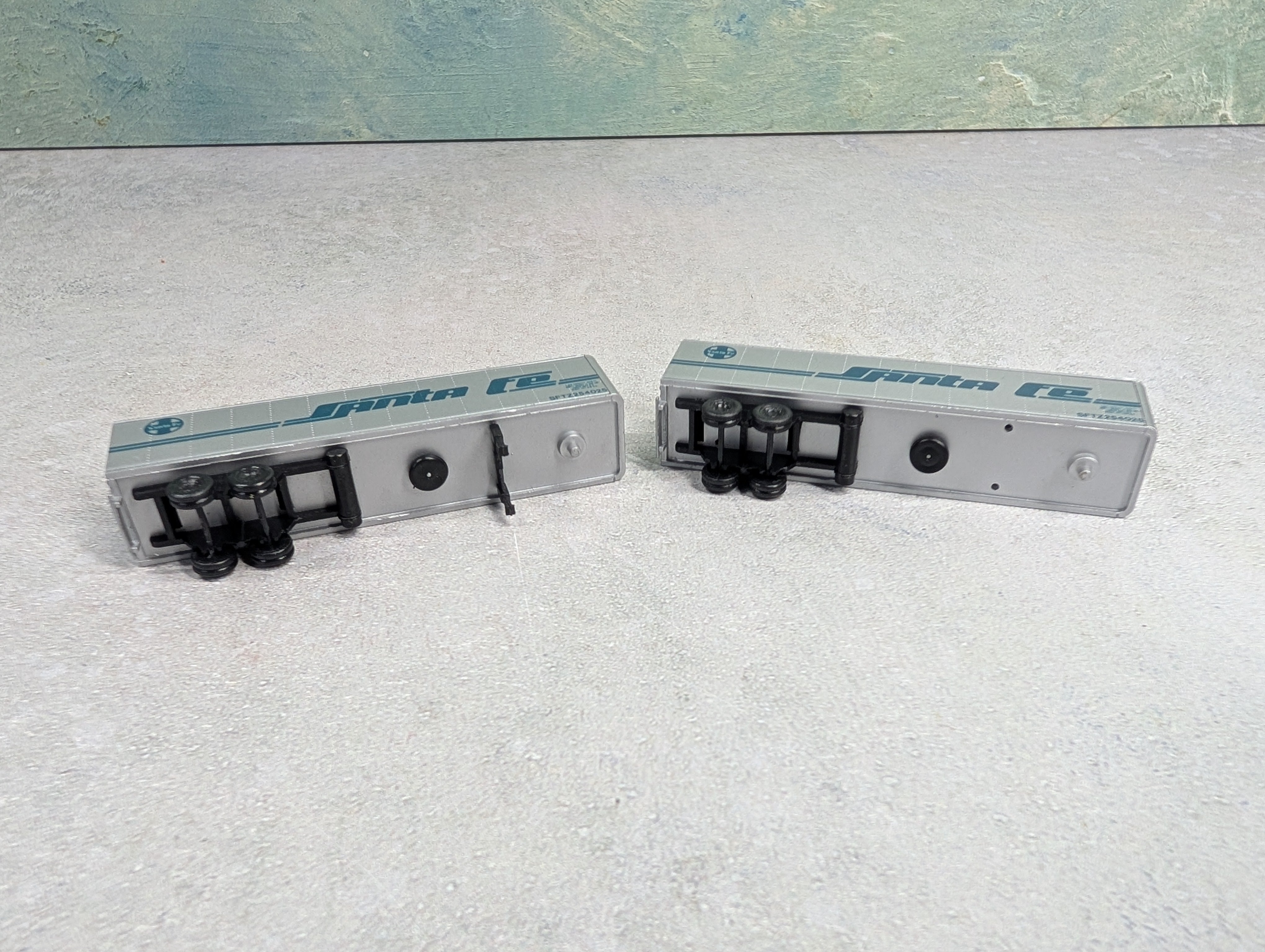 USED N Scale 40' Trailers Santa Fe SFTZ #254025 (2 pcs)