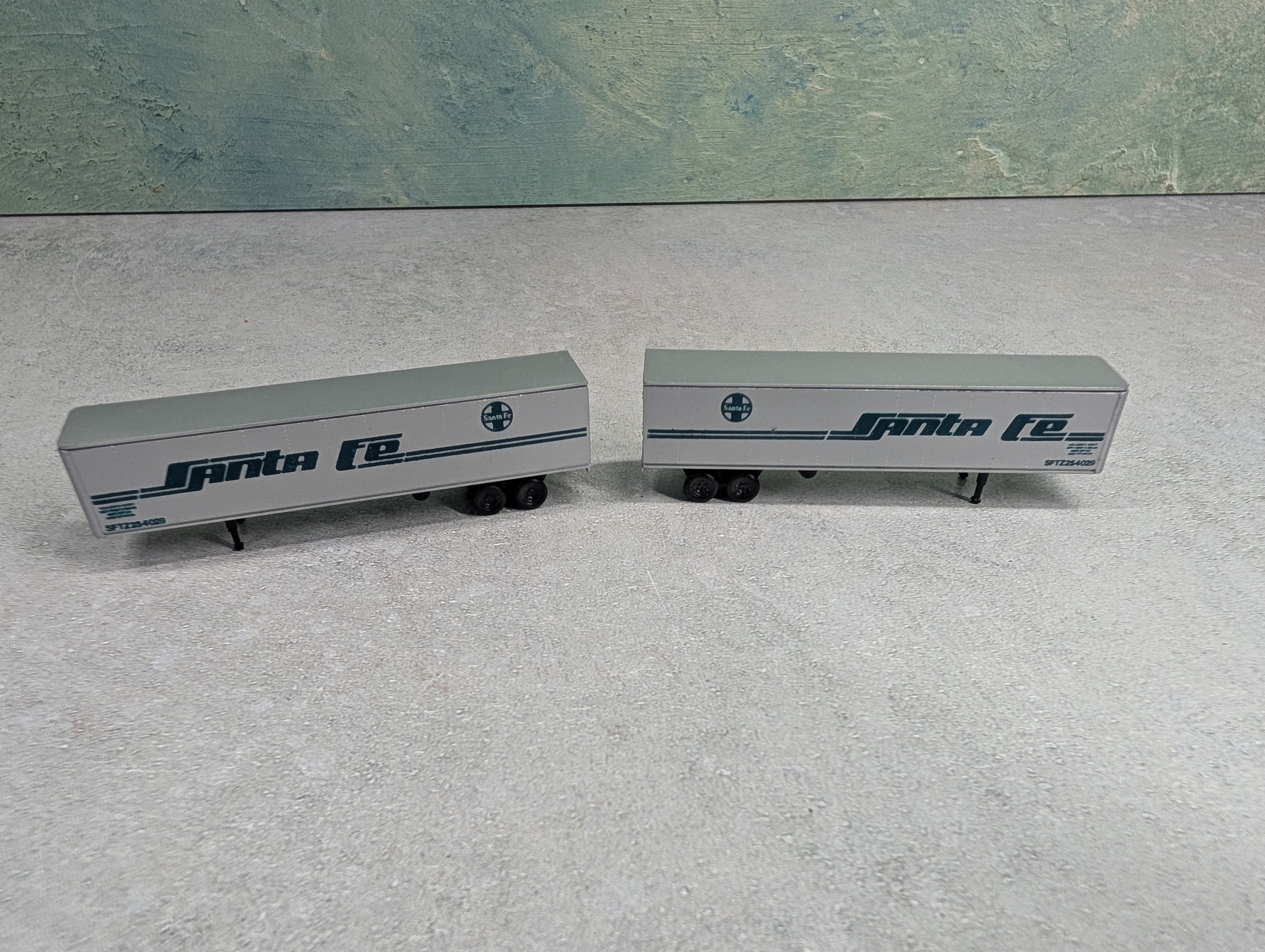USED N Scale 45' Trailers Santa Fe SFTZ #254029 (2 pcs)