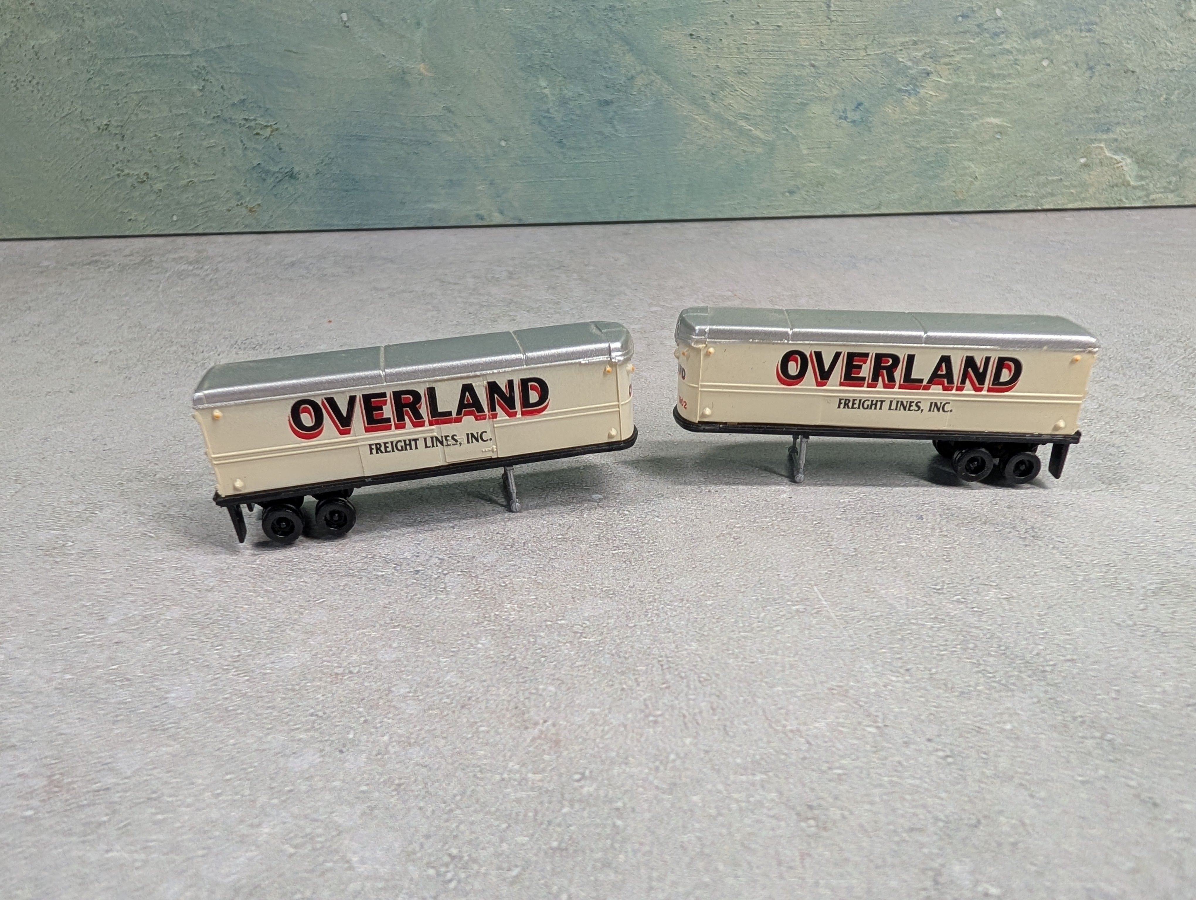 USED N Scale 32' Trailers Overland Freight (2 pcs)