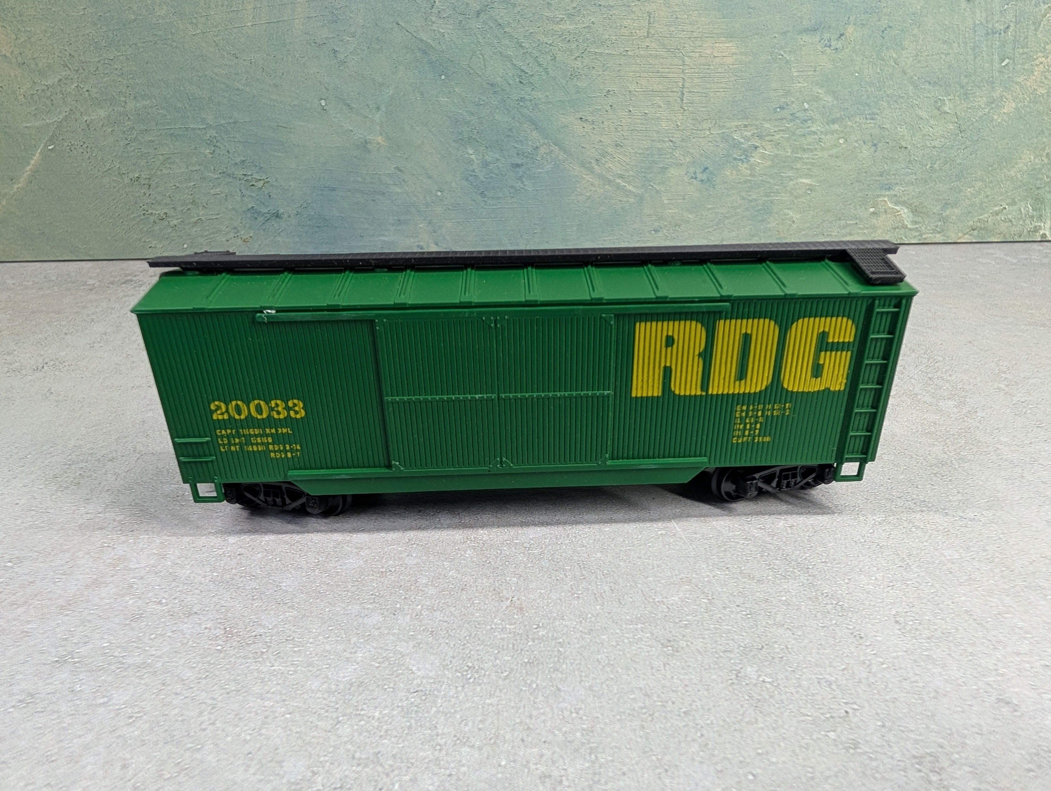 USED Mehano HO Scale 40' DD Wooden Box Car Reading #20033