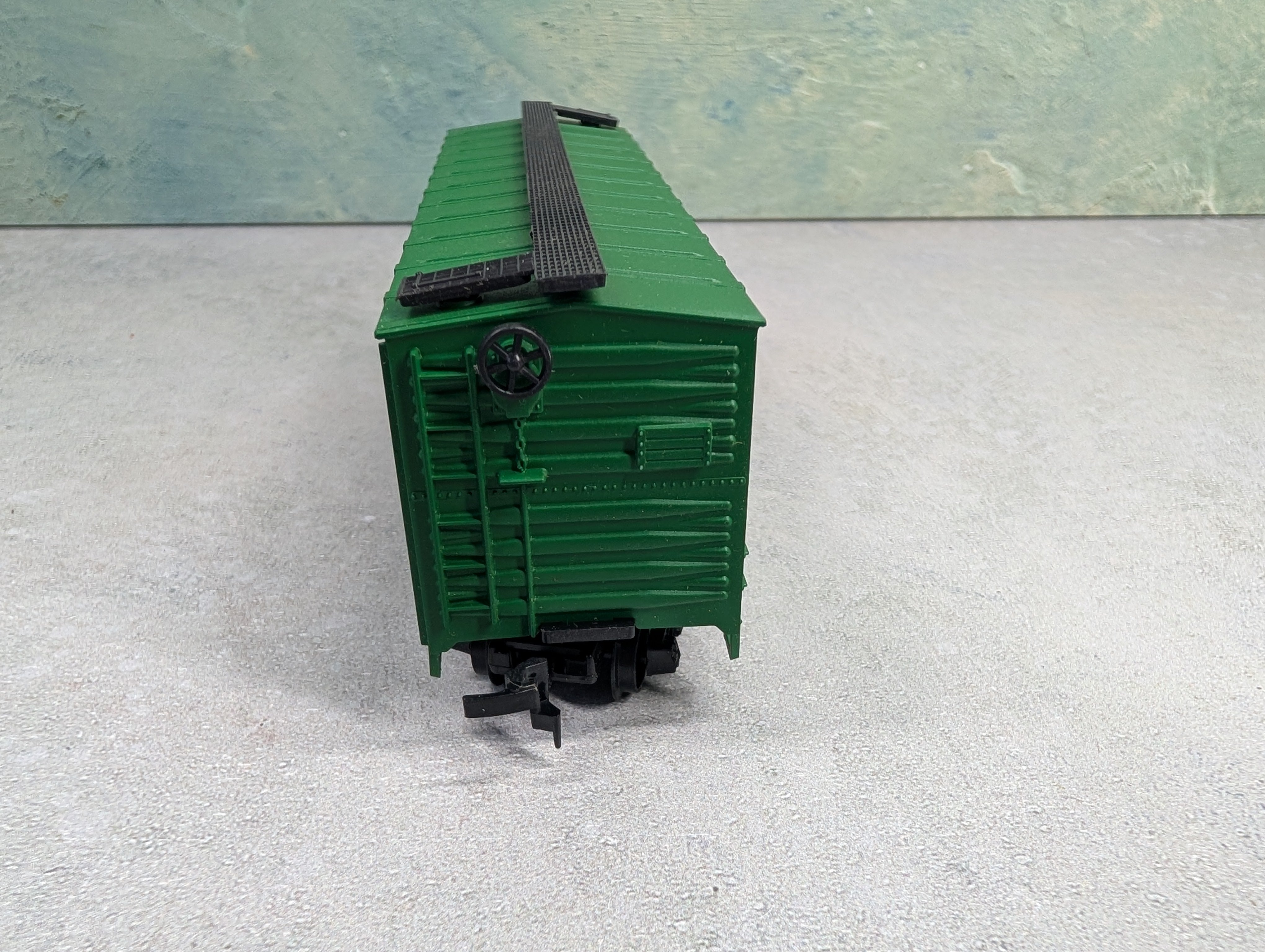 USED Mehano HO Scale 40' DD Wooden Box Car Reading #20033