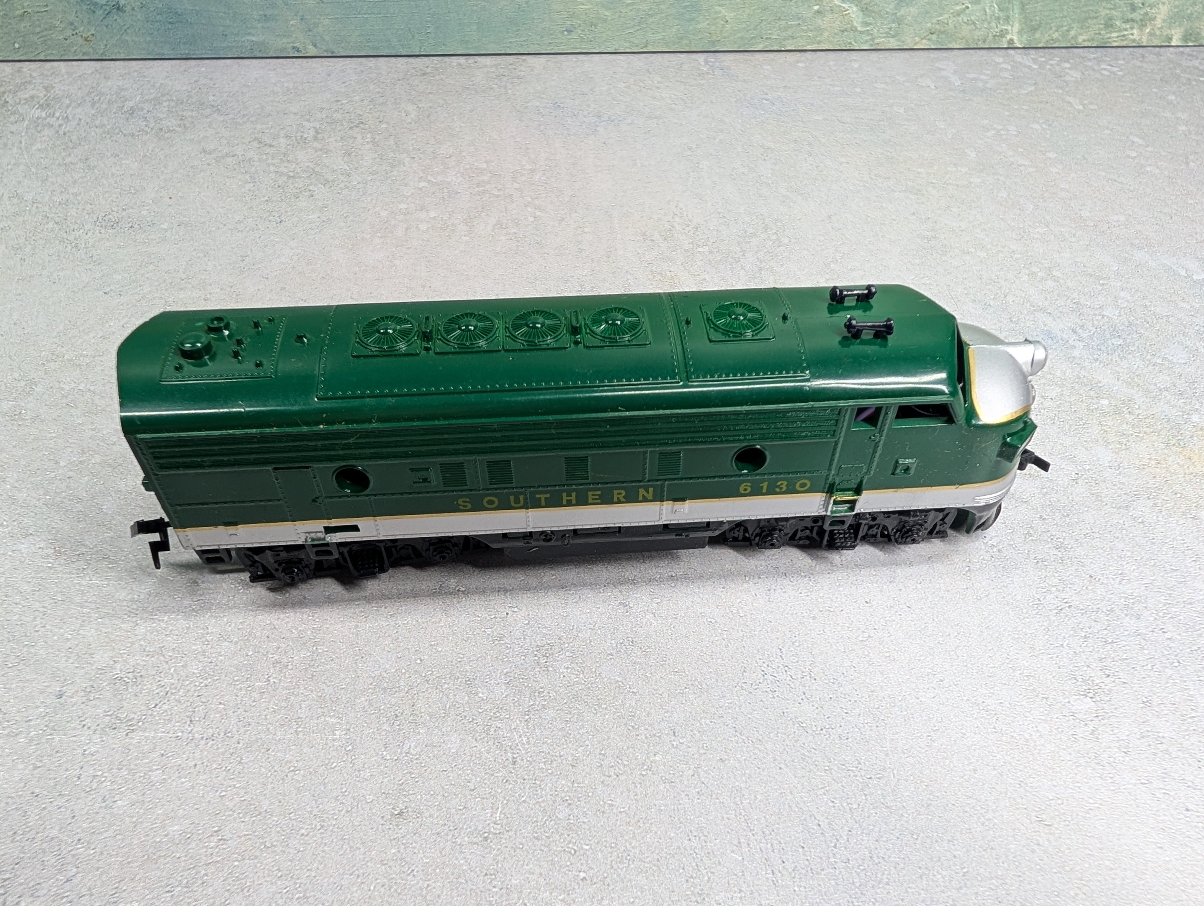USED Life-Like HO Scale F-7A Diesel Locomotive Southern #6130 Parts/Repairs DC