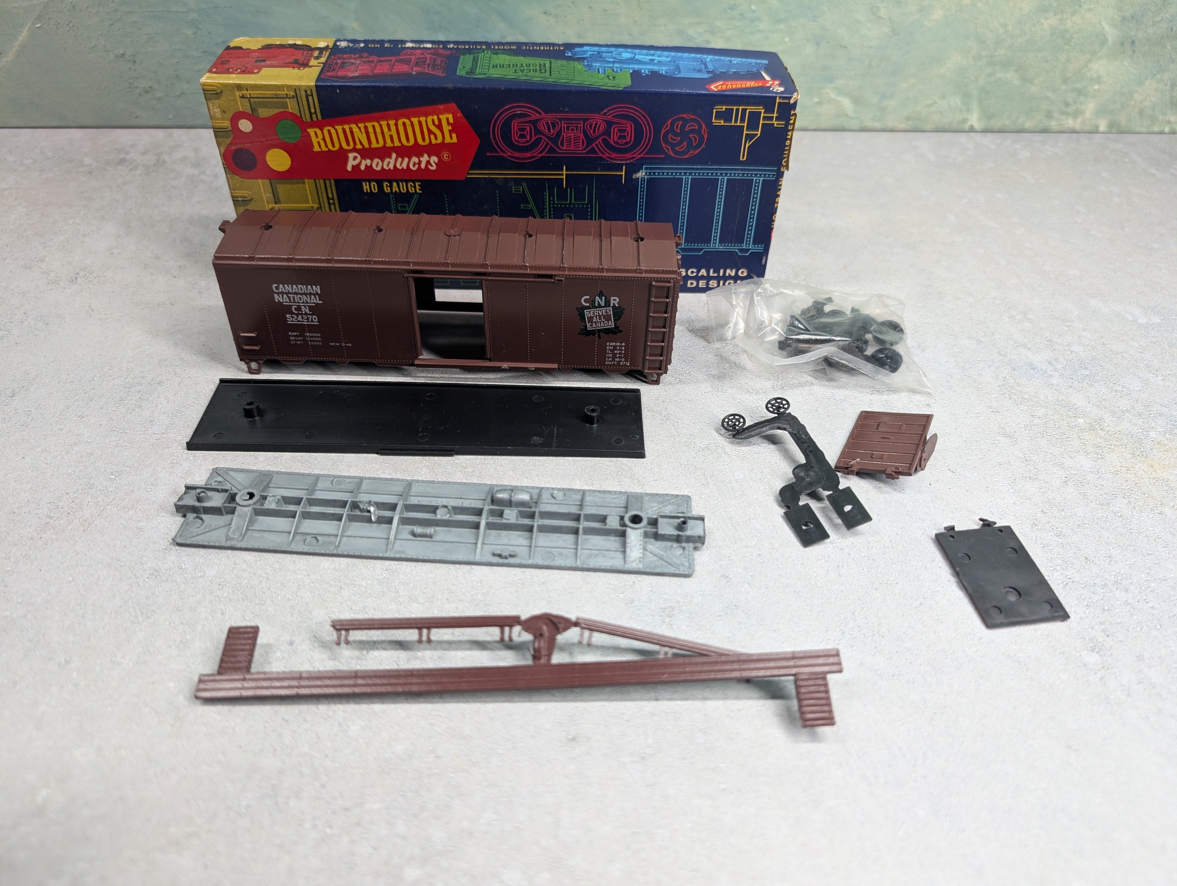 USED Roundhouse HO Scale 40' Box Car Canadian National CN #524270 KIT