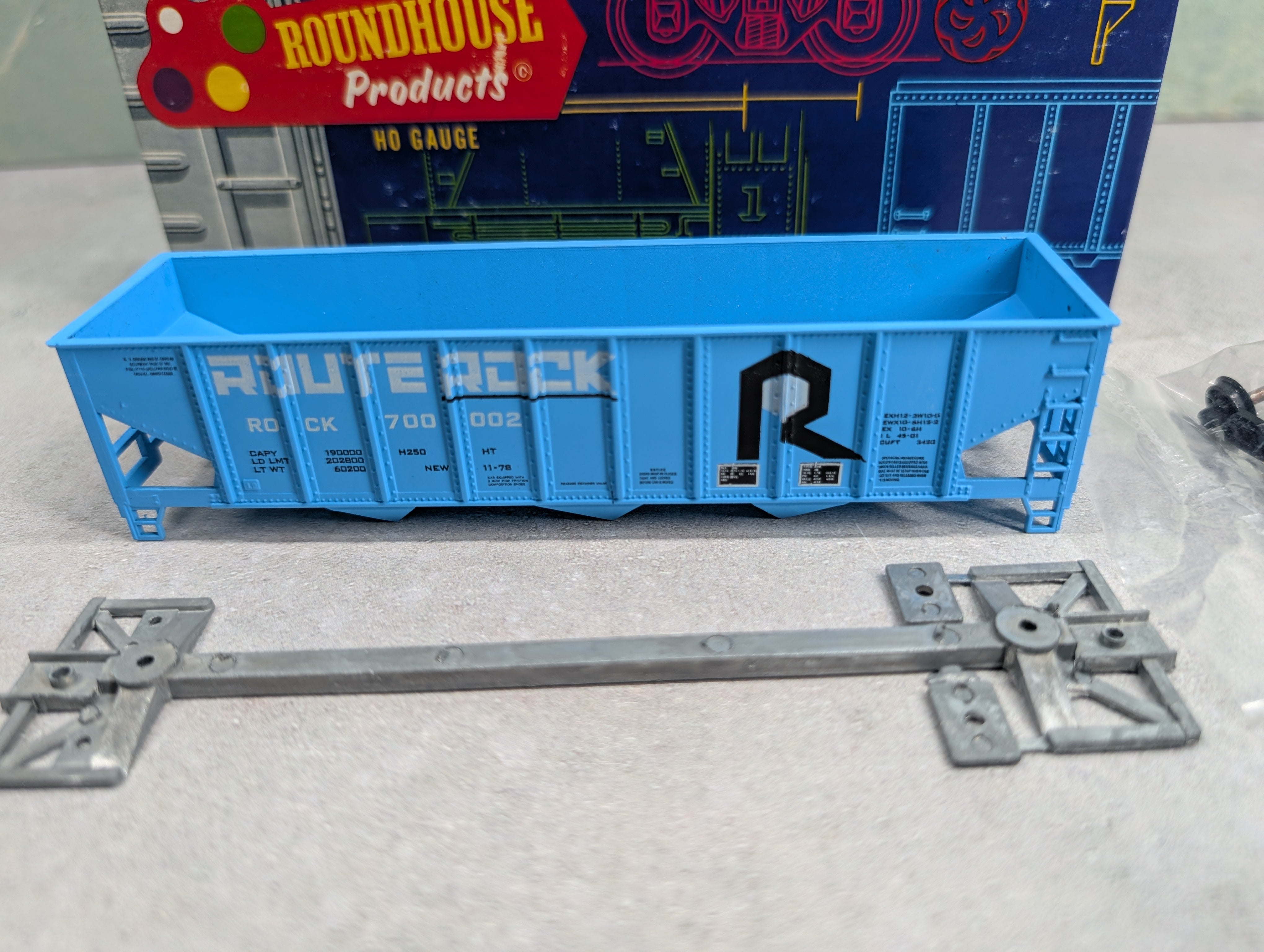 USED Roundhouse 1010 HO Scale 3 Bay Rib Side Hopper Rock Island #700002 KIT