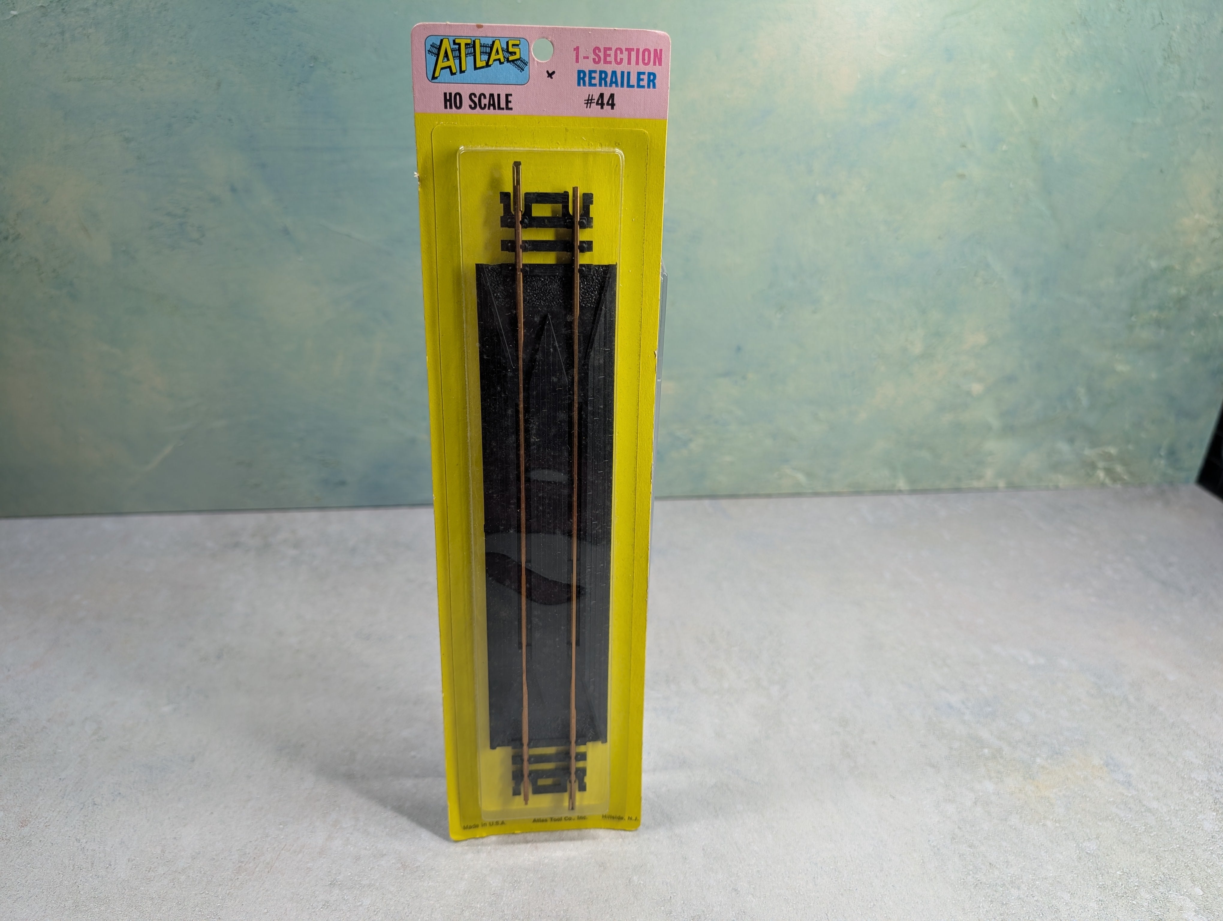 USED Atlas 44 HO Scale Straight Rerailer, Brass, Code 100