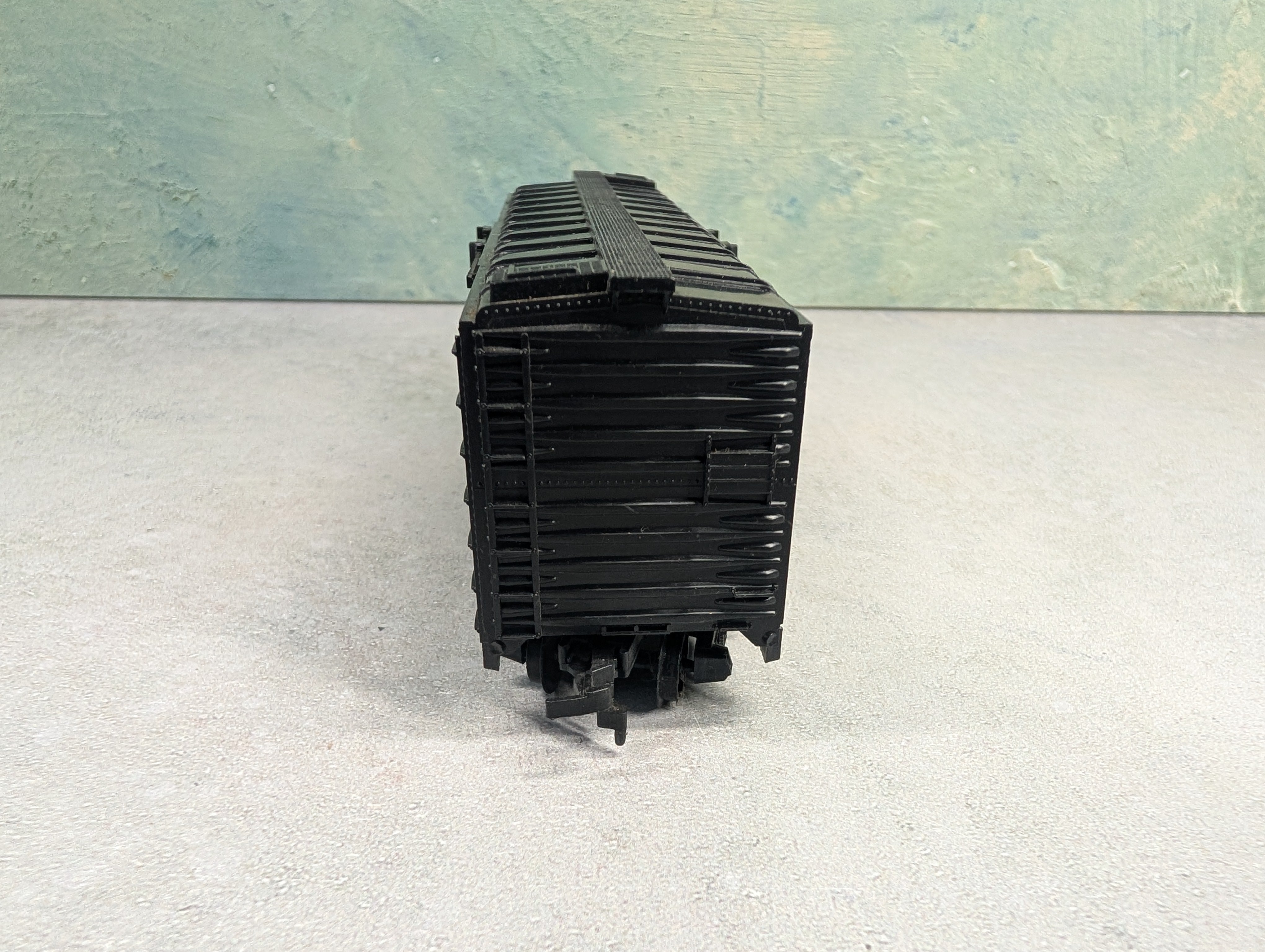 USED HO Scale 40' Box Car New Haven NH #32957