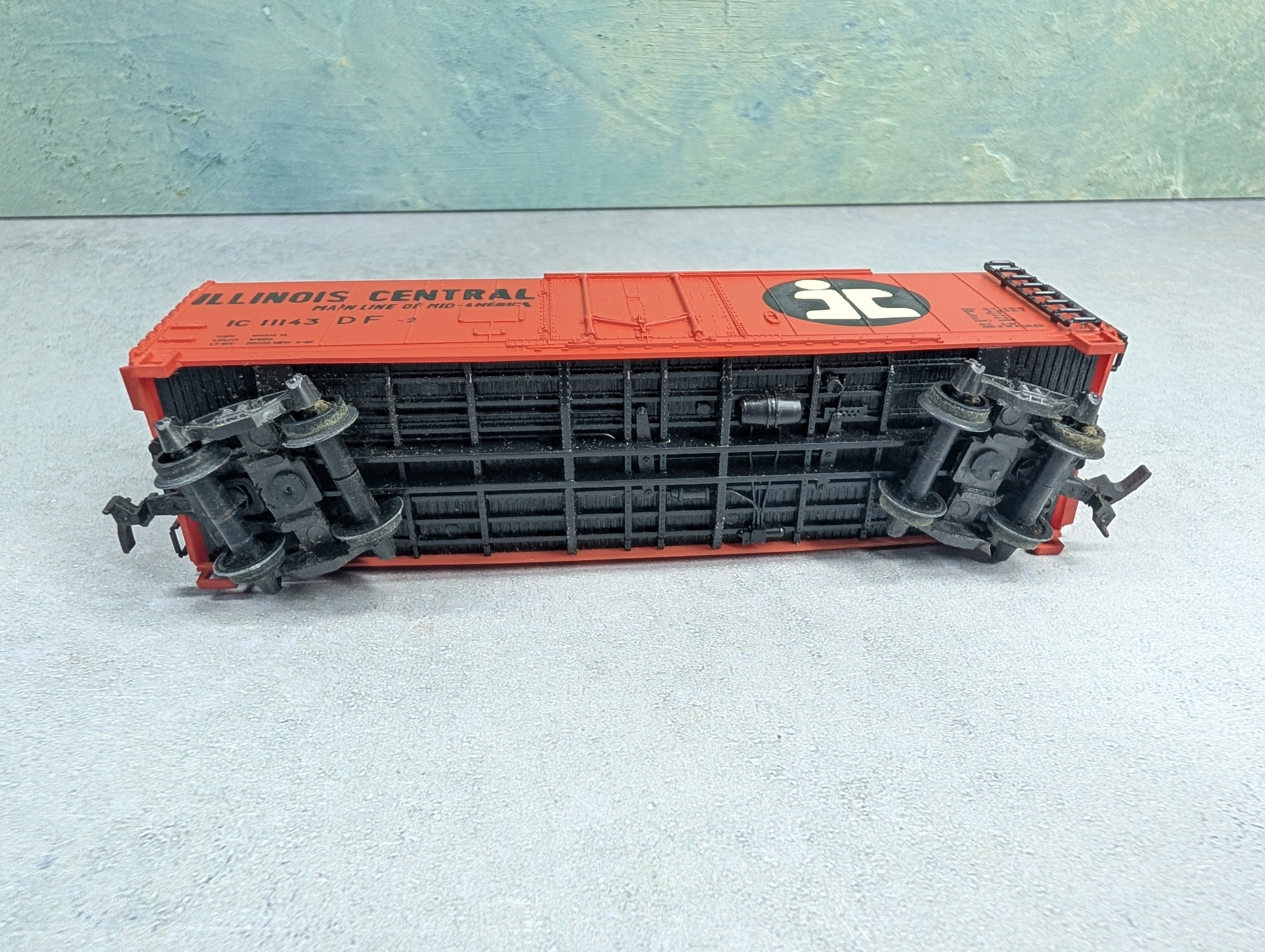 USED ROCO HO Scale 40' Box Car Illinois Central IC #11143