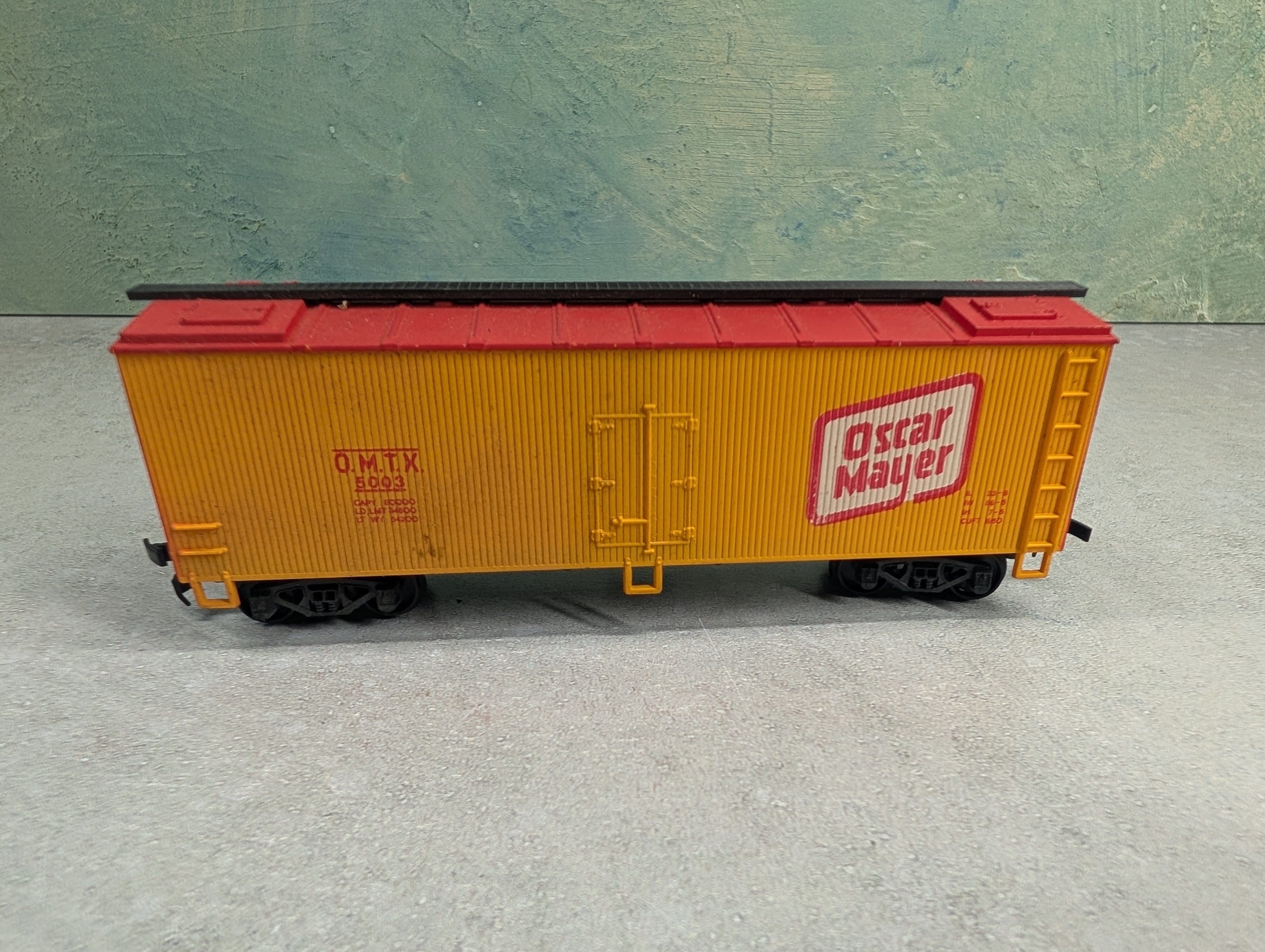 USED HO Scale 40' Wooden Reefer Box Car Oscar Mayer OMTX #5003