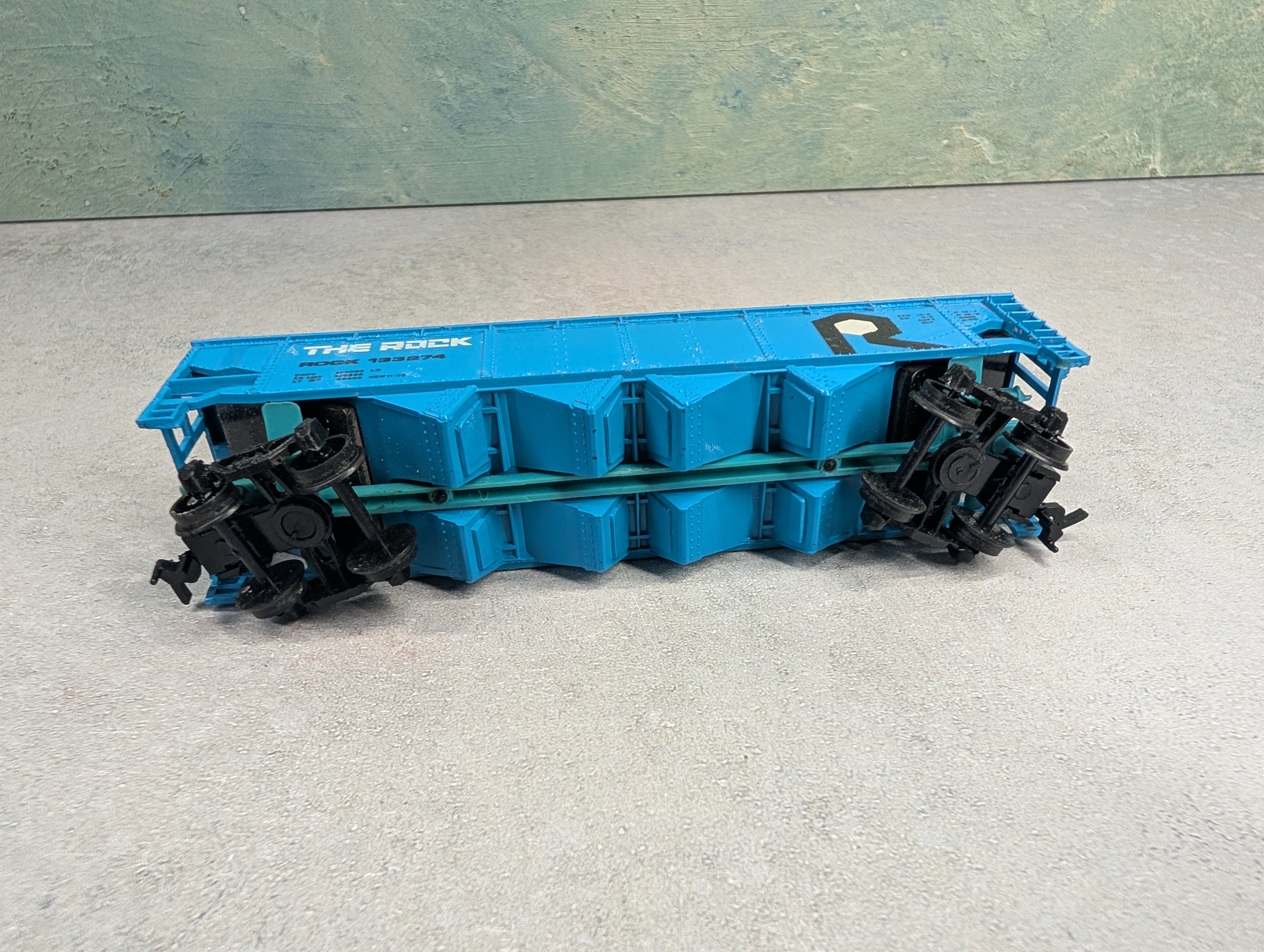 USED Bachmann HO Scale Quad Hopper Rock Island #133274