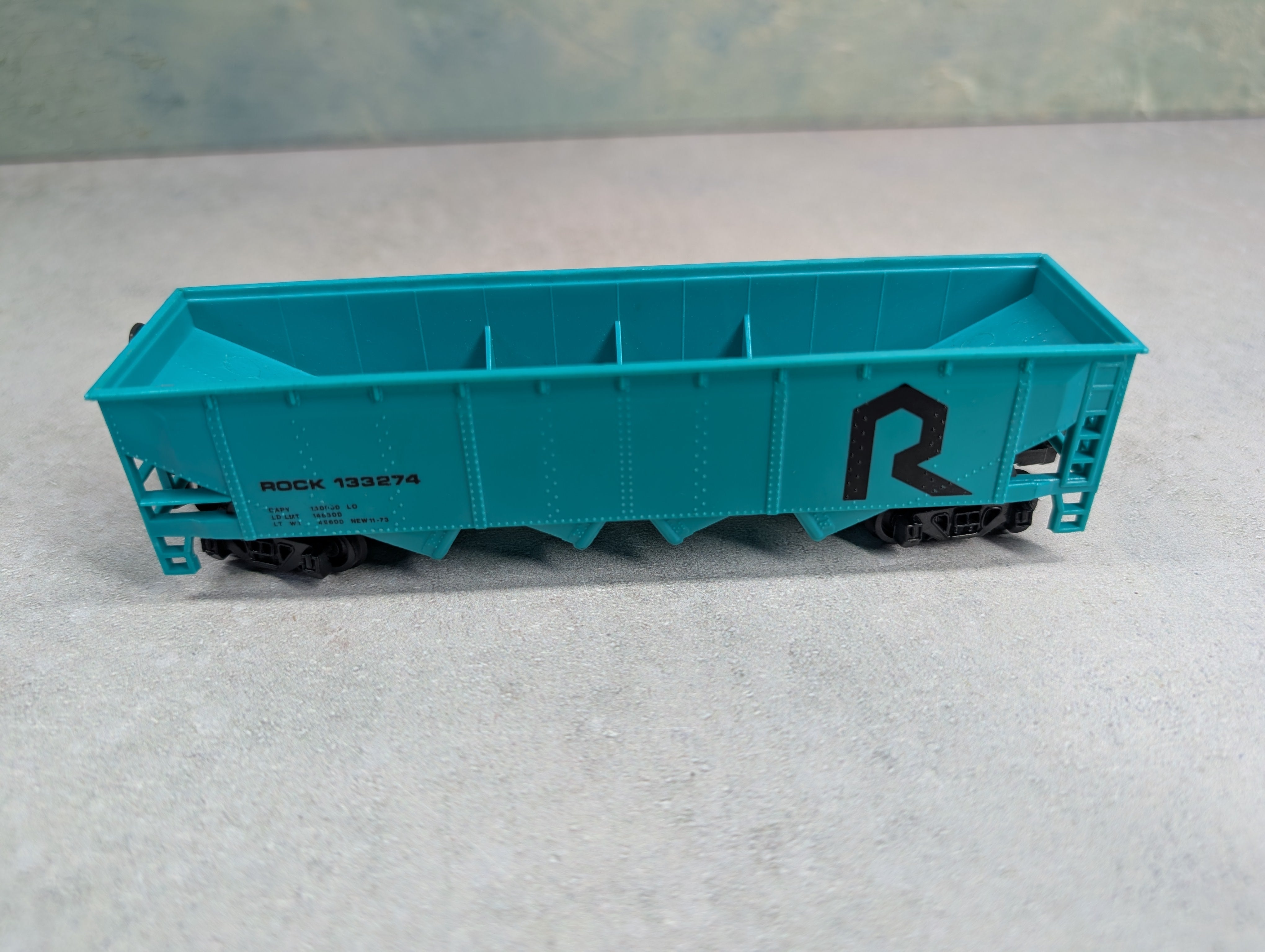 USED Bachmann HO Scale Quad Hopper Rock Island #133274