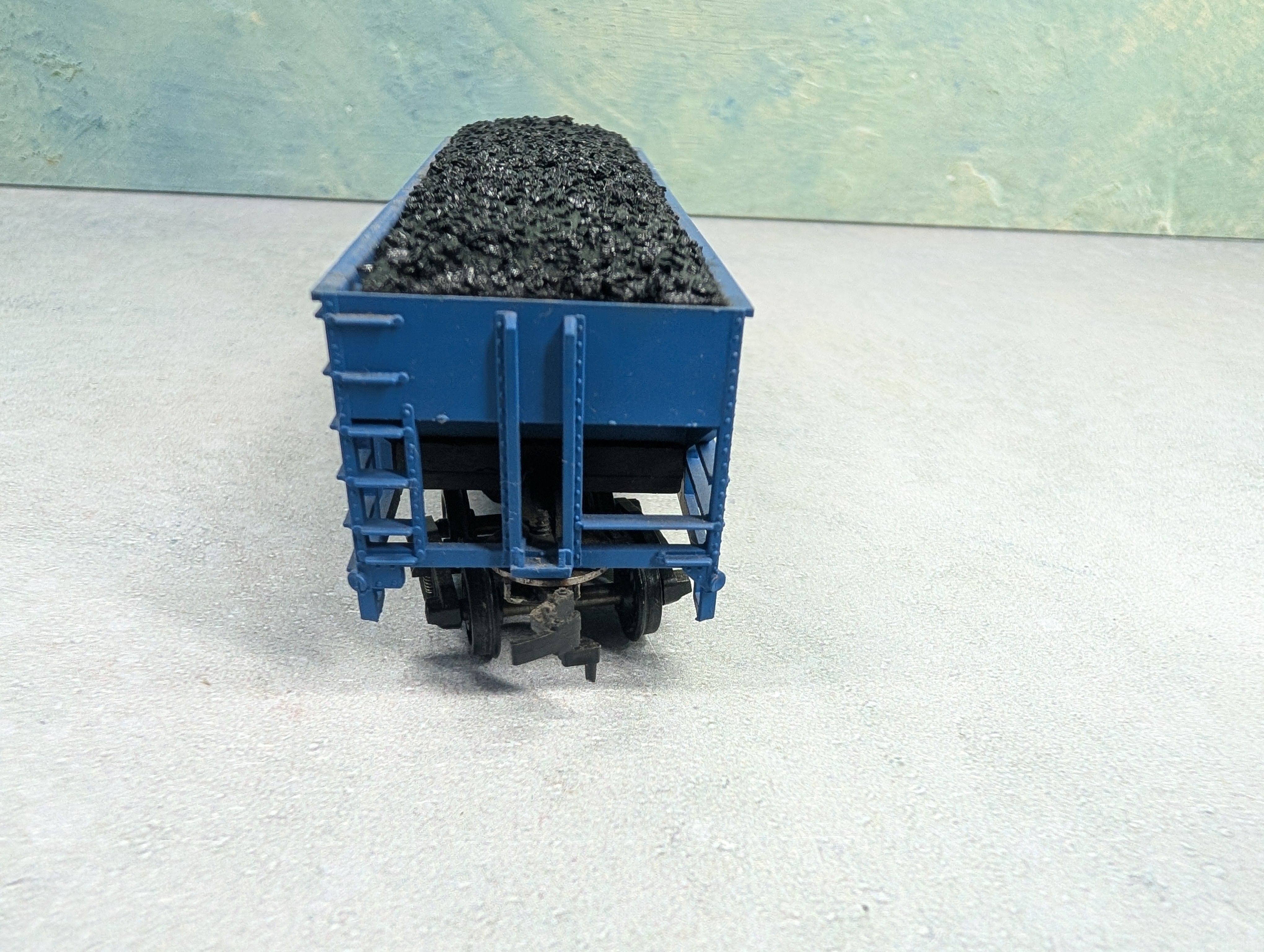 USED Tyco HO Scale Operating 2 Bay Hopper Boston and Maine BM #10056 w/ Coal Load