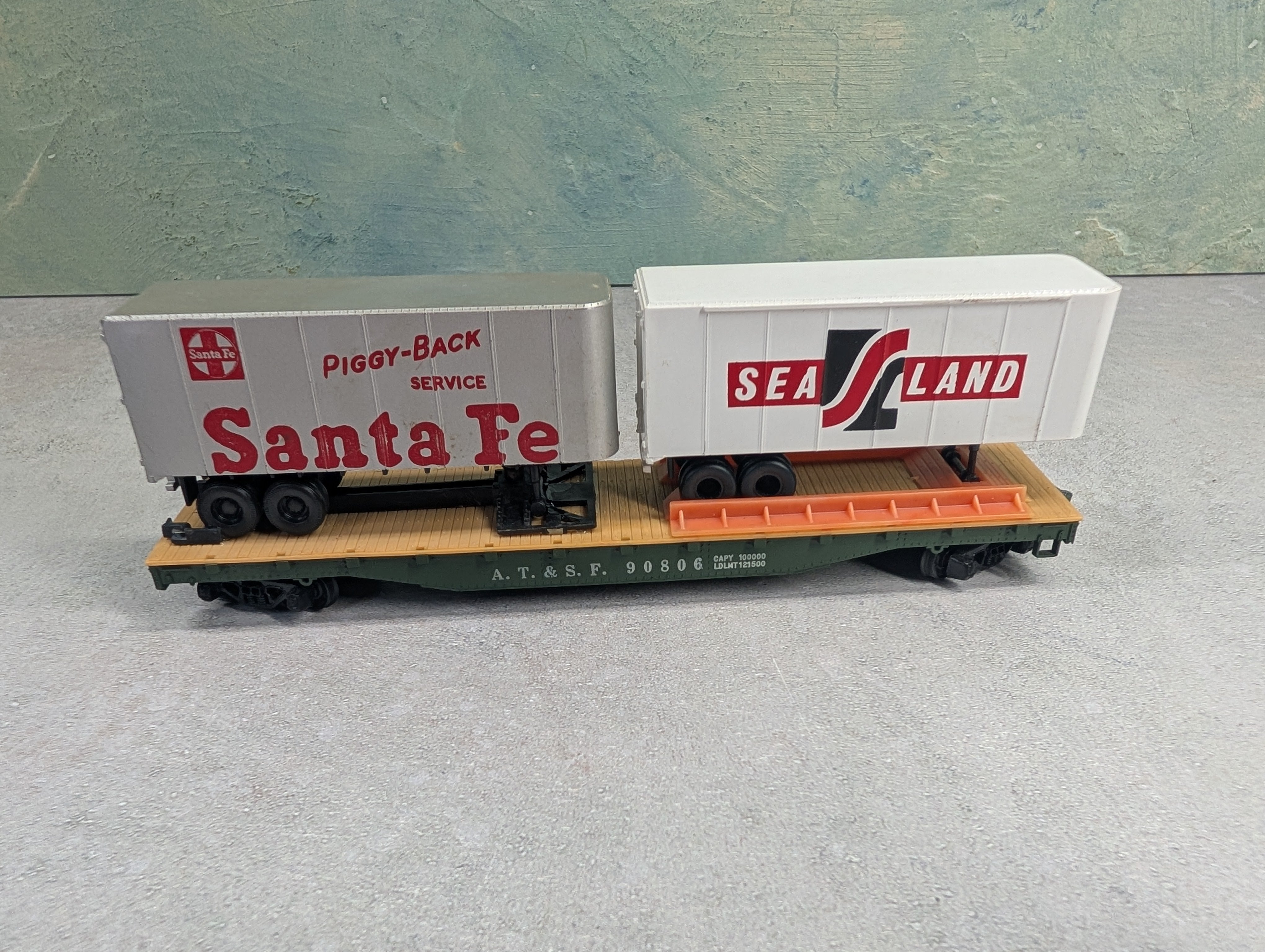USED Tyco HO Scale 50' Flat Car Santa Fe ATSF #90806 w/ 2 Piggyback Trailers