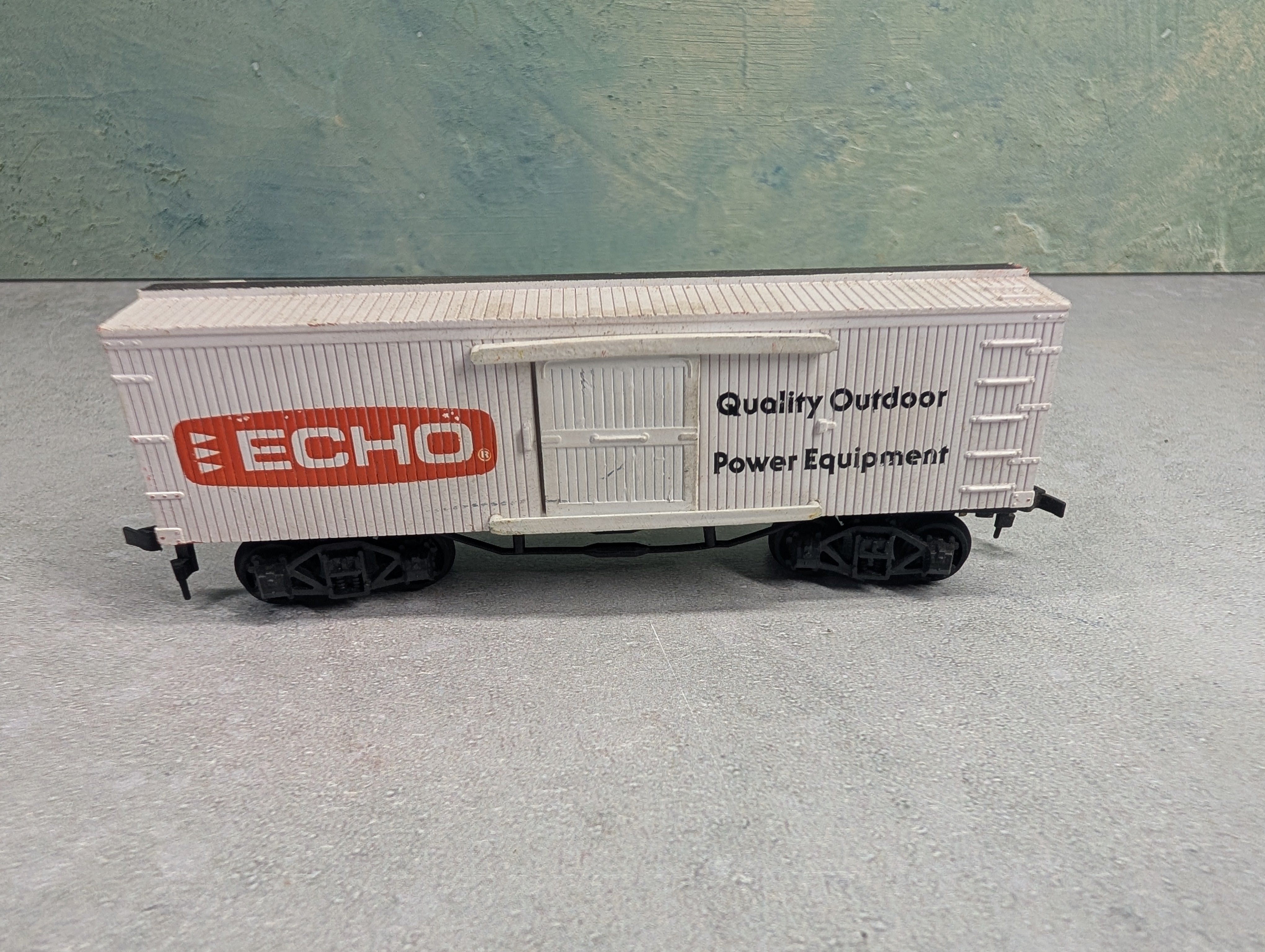USED Bachmann HO Scale Old Time Billboard Box Car Echo Power Equipment