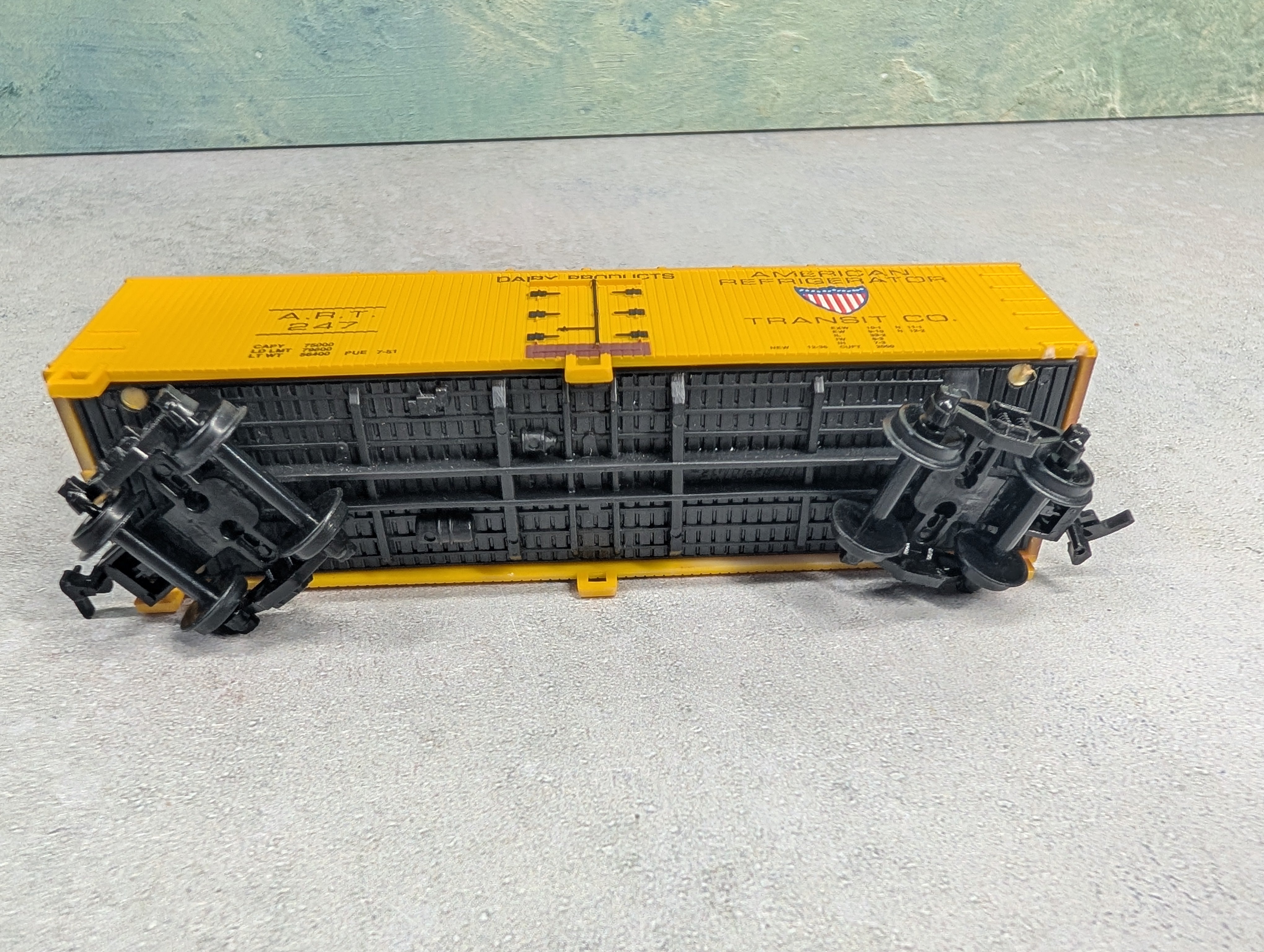 USED Life-Like HO Scale 38' Wooden Reefer Box Car American Refrigerator Transit ART #247