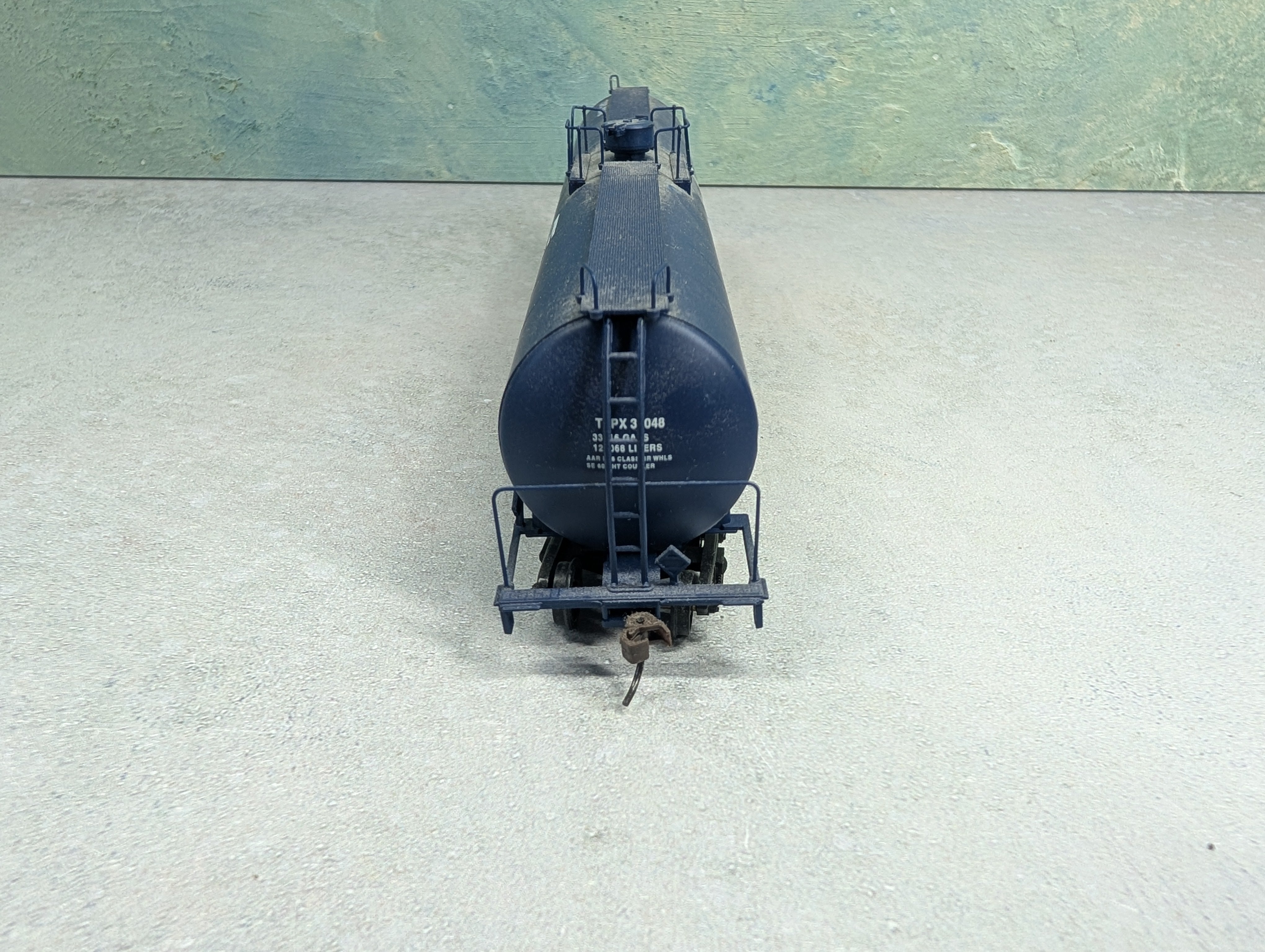 USED Walthers 932-7306 HO Scale 33,000 Gallon LPG Tank Car Texas Petrochemicals TXPX #33048