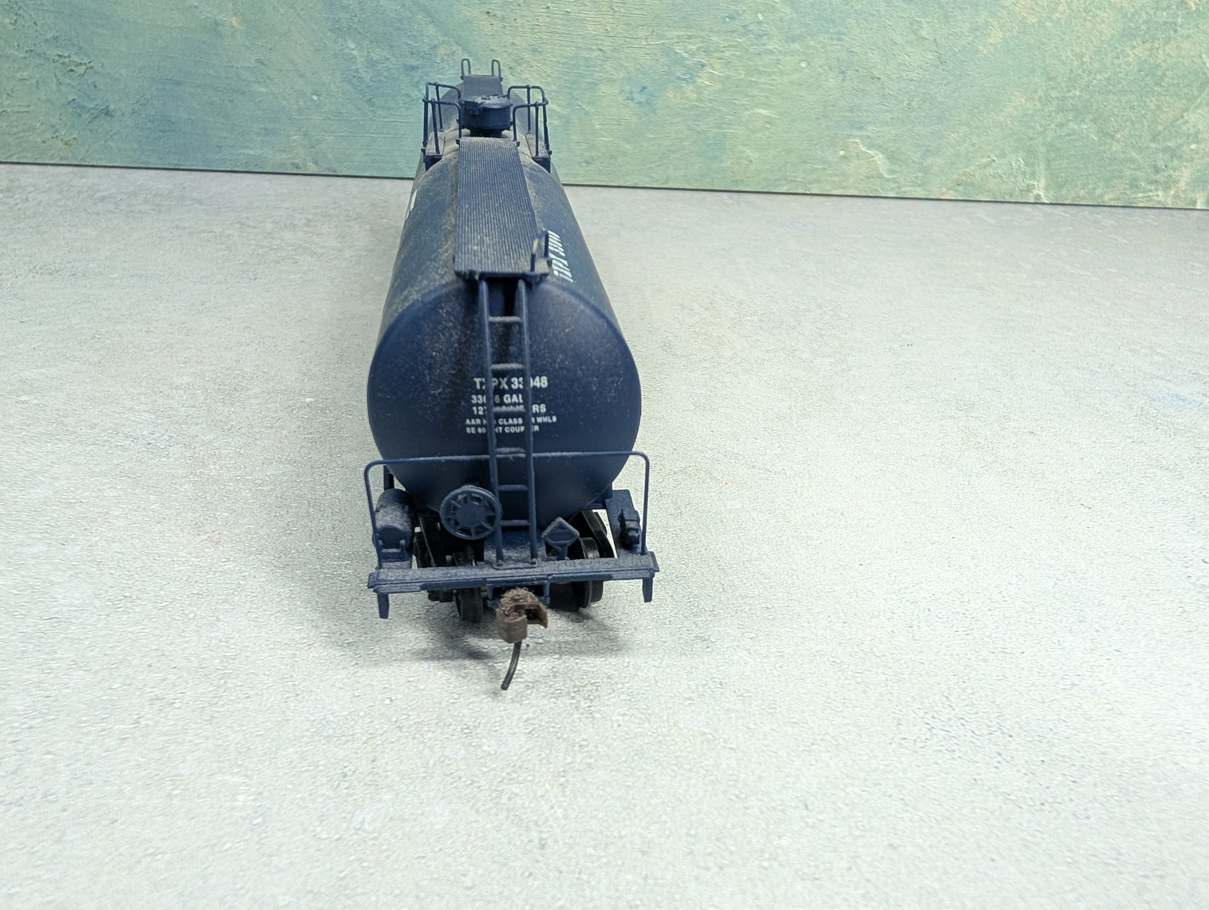 USED Walthers 932-7306 HO Scale 33,000 Gallon LPG Tank Car Texas Petrochemicals TXPX #33048