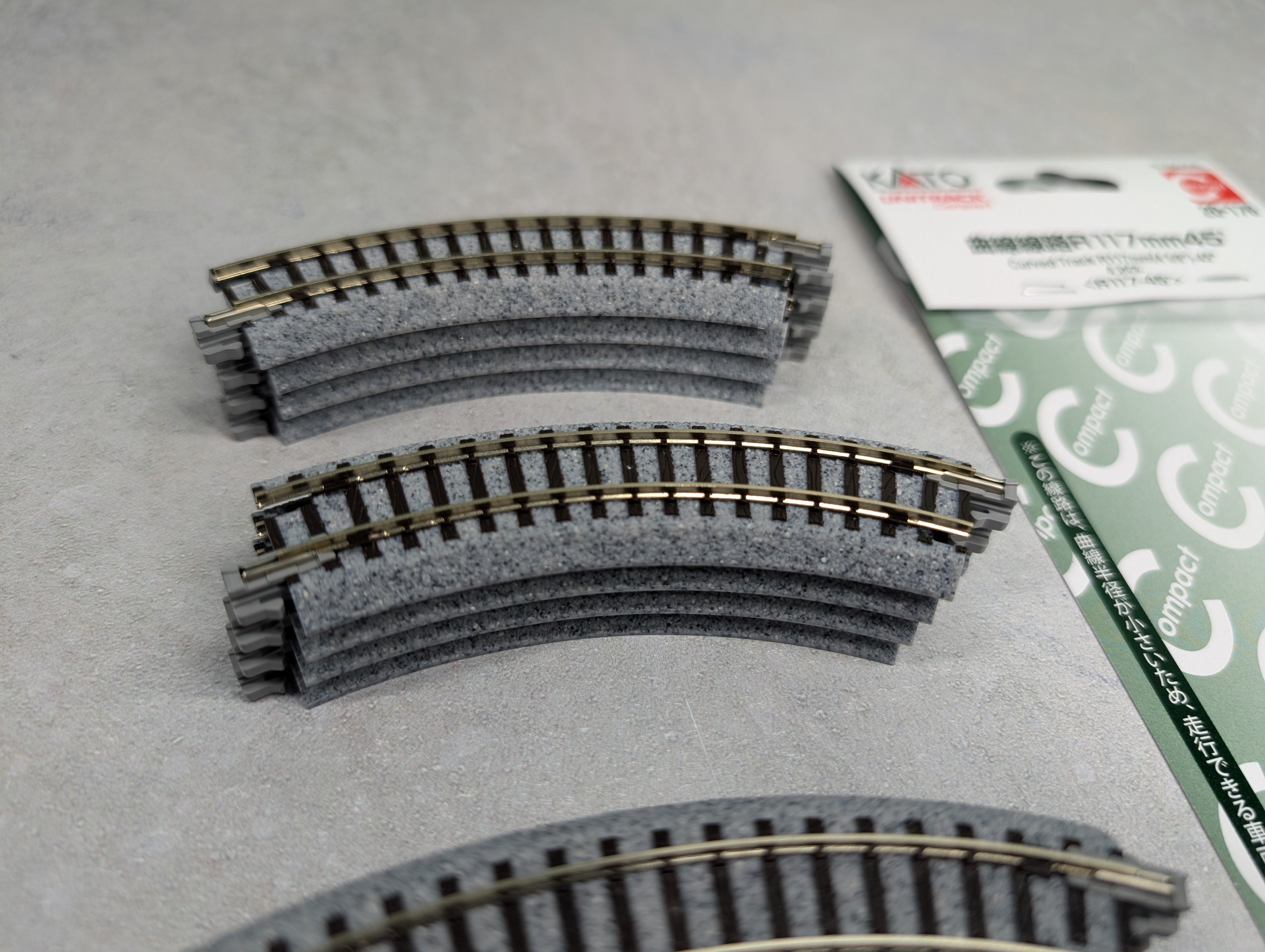 USED Kato 20-176 N Scale Unitrack Compact 4 5/8" R Curve 45° Track, Code 80 (12 pcs)