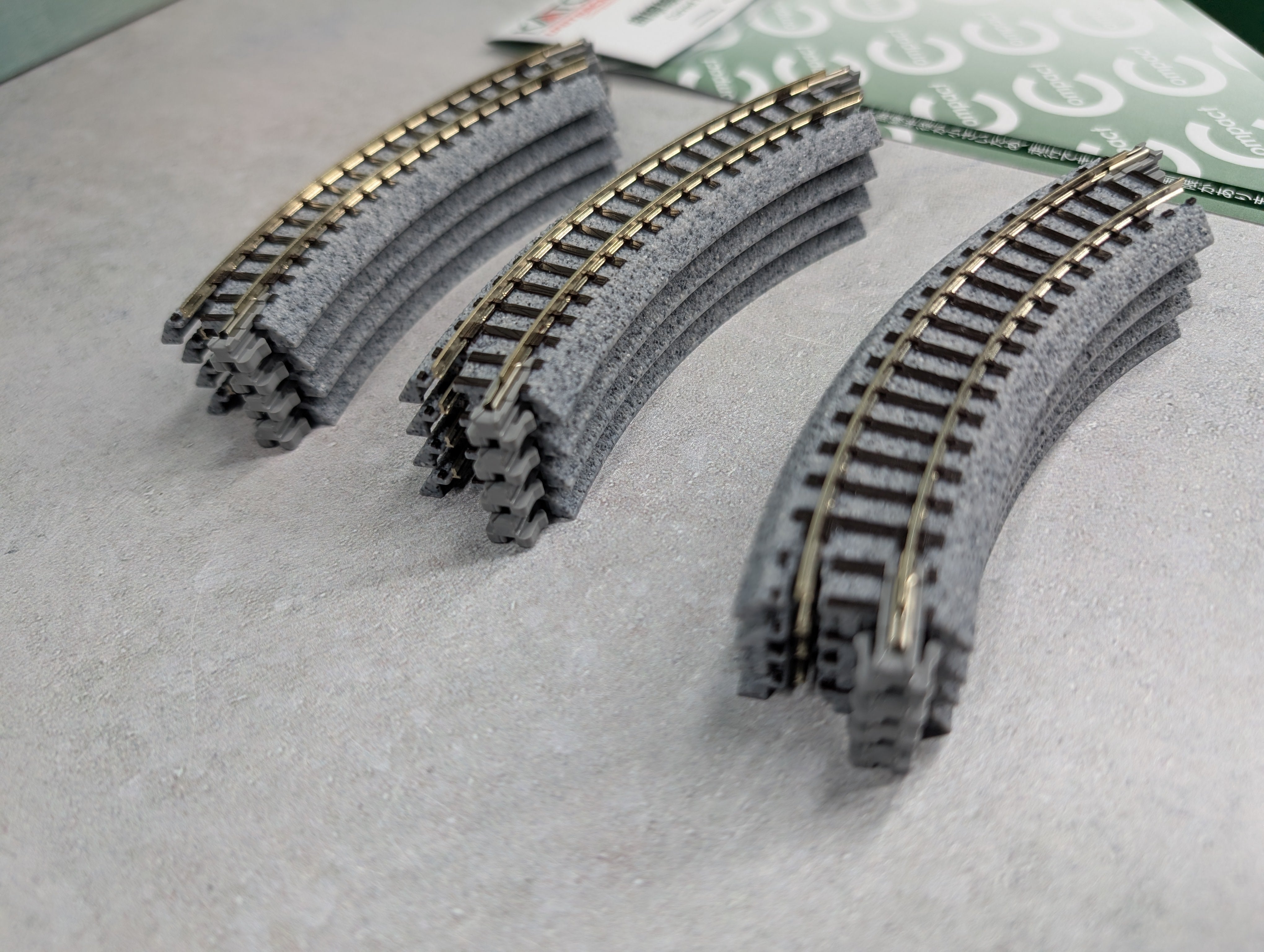 USED Kato 20-176 N Scale Unitrack Compact 4 5/8" R Curve 45° Track, Code 80 (12 pcs)
