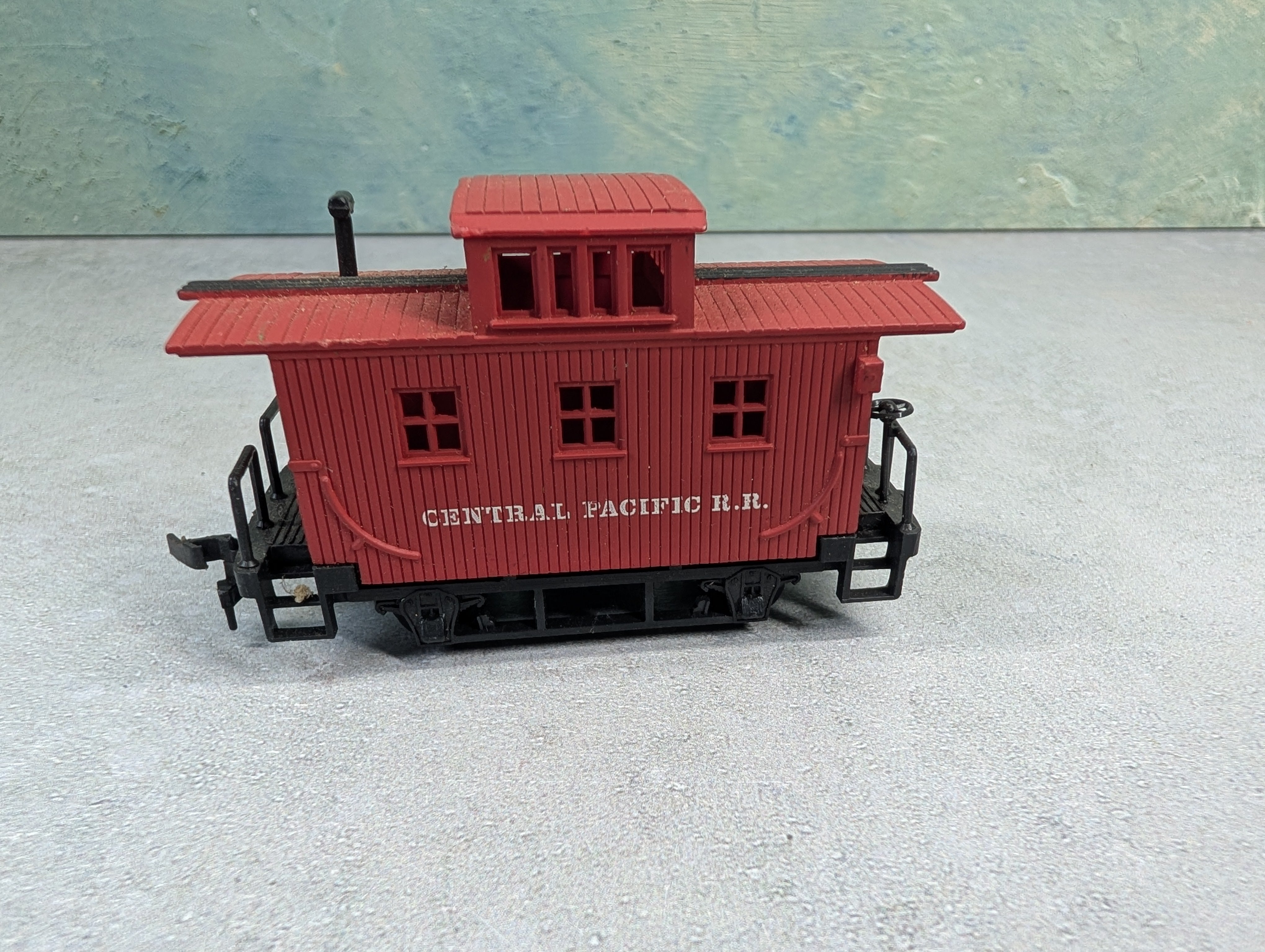 USED Bachmann HO Scale Bobber Caboose Central Pacific