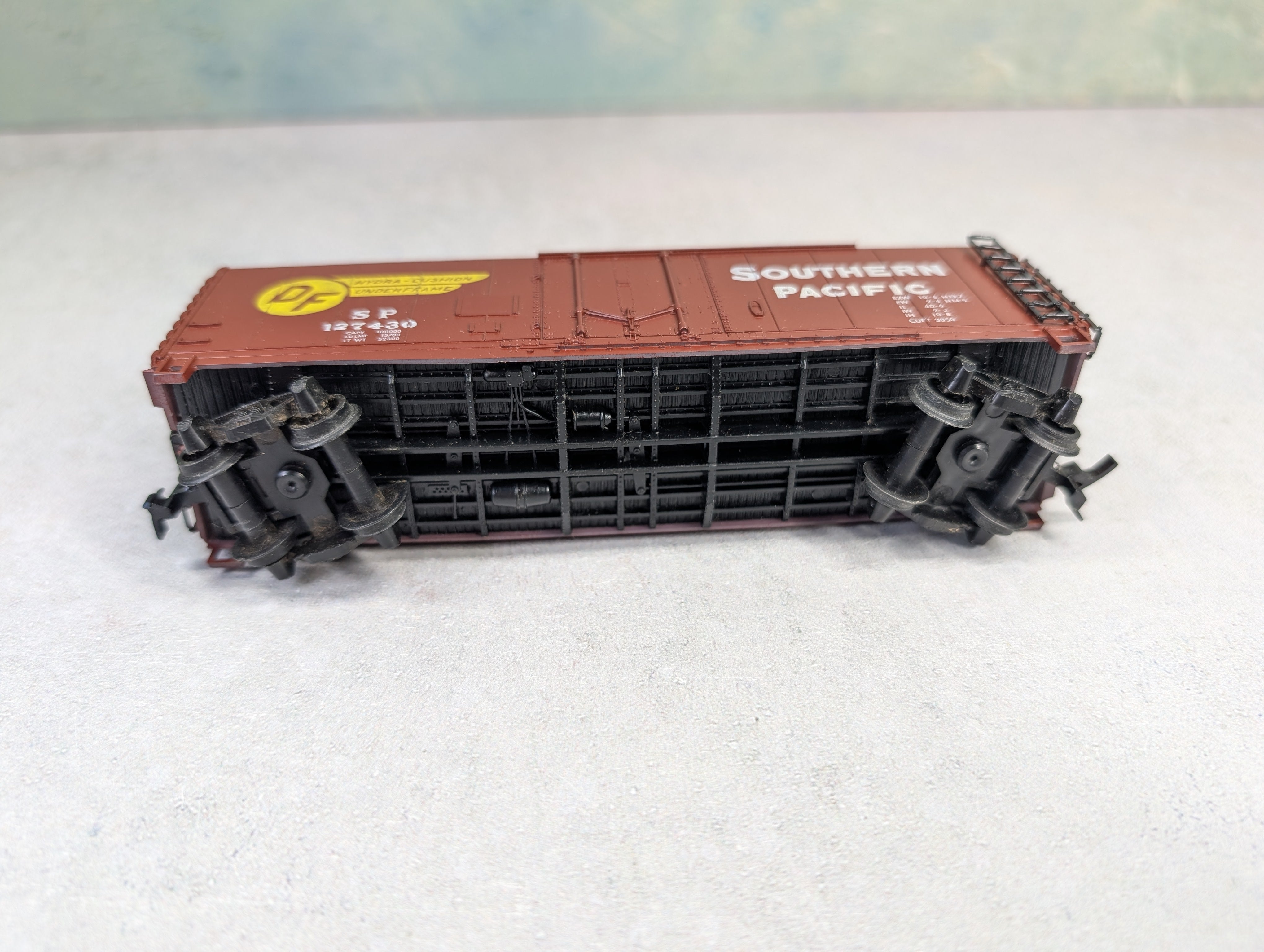 USED AHM HO Scale 40' Box Car Southern Pacific SP #127430