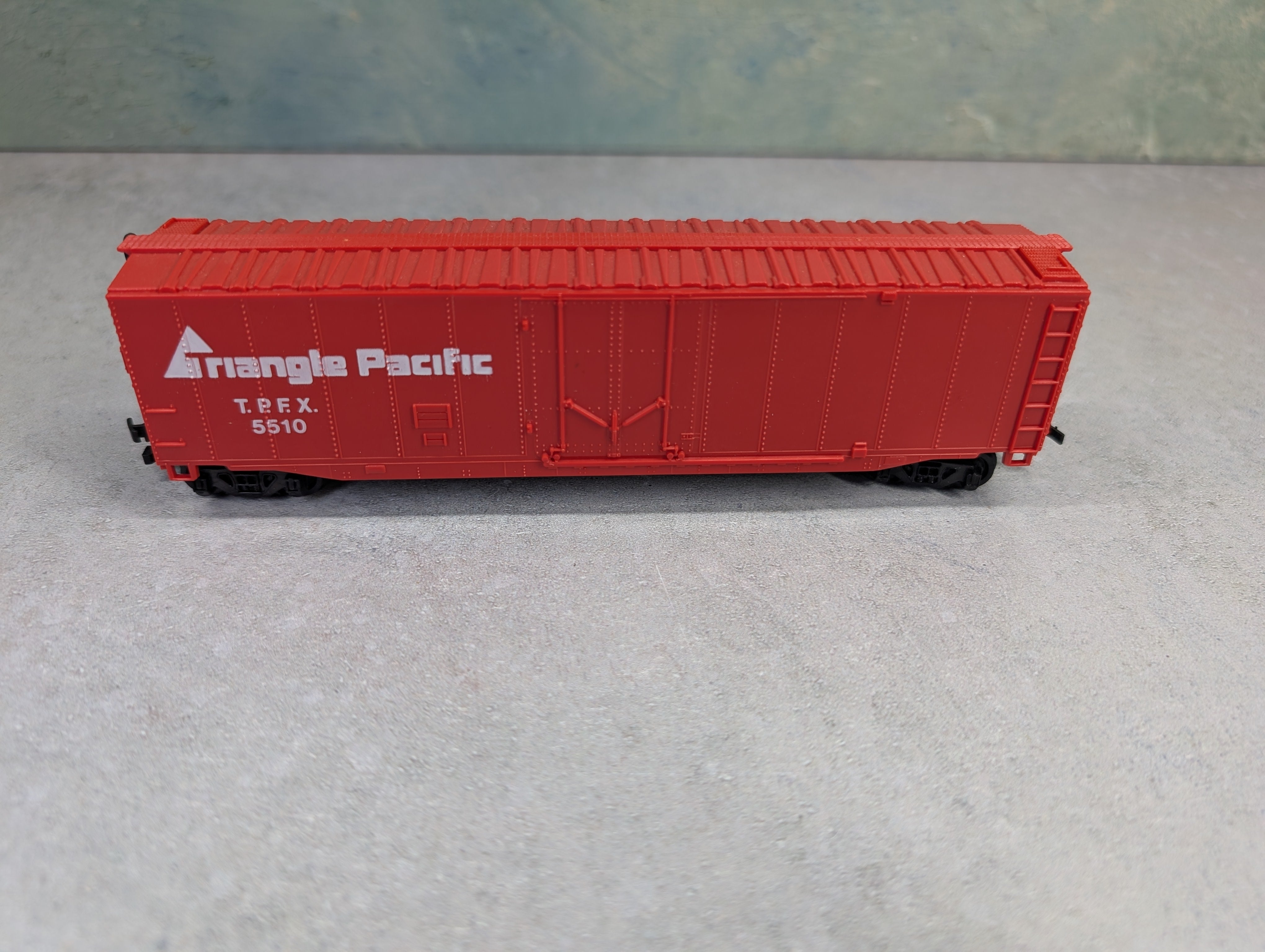 USED Bachmann HO Scale 50' Box Car Triangle Pacific TPFX #5510
