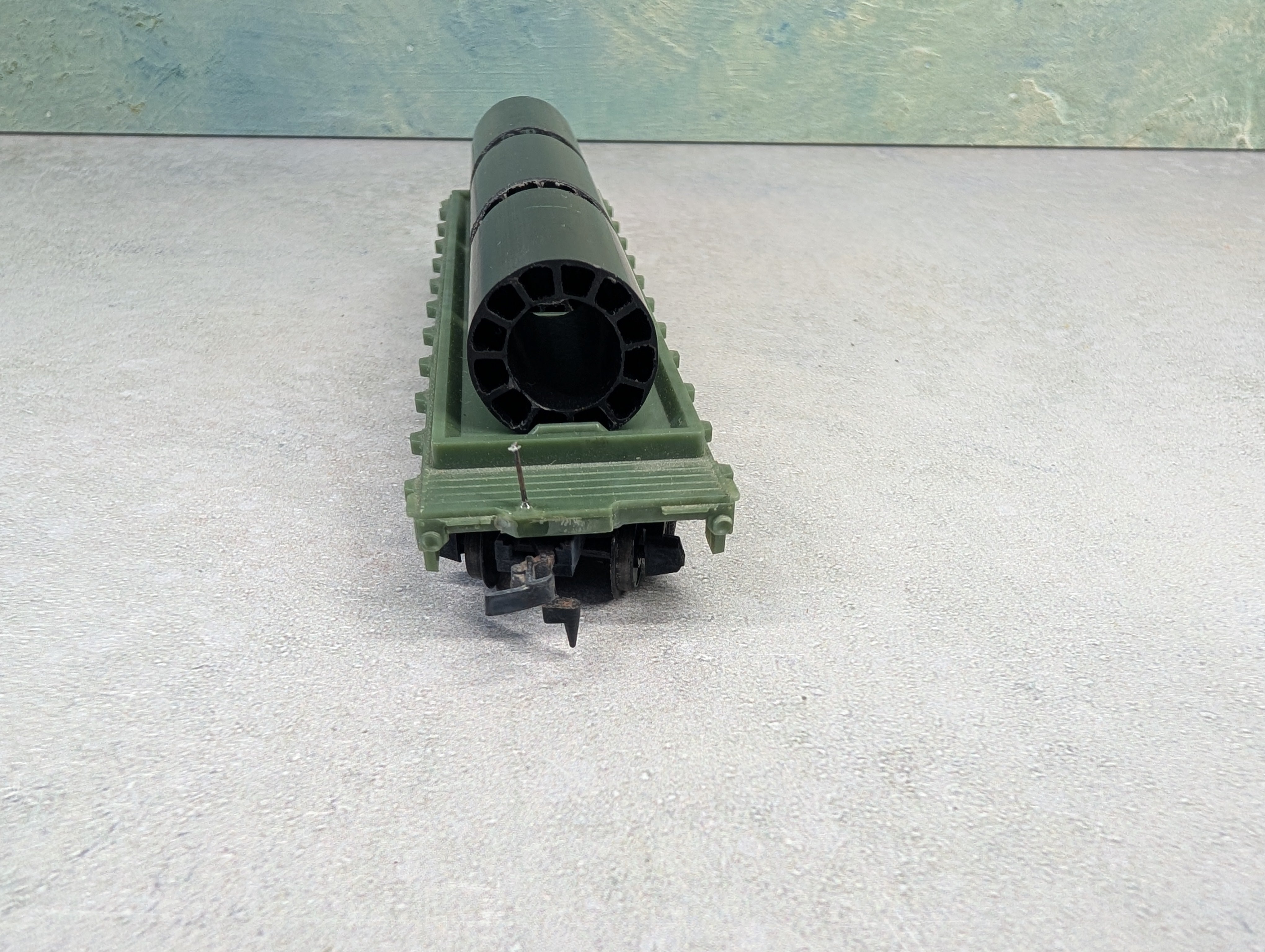 USED Tyco HO Scale Flat Car w/ Pipe Load Western Maryland #2475