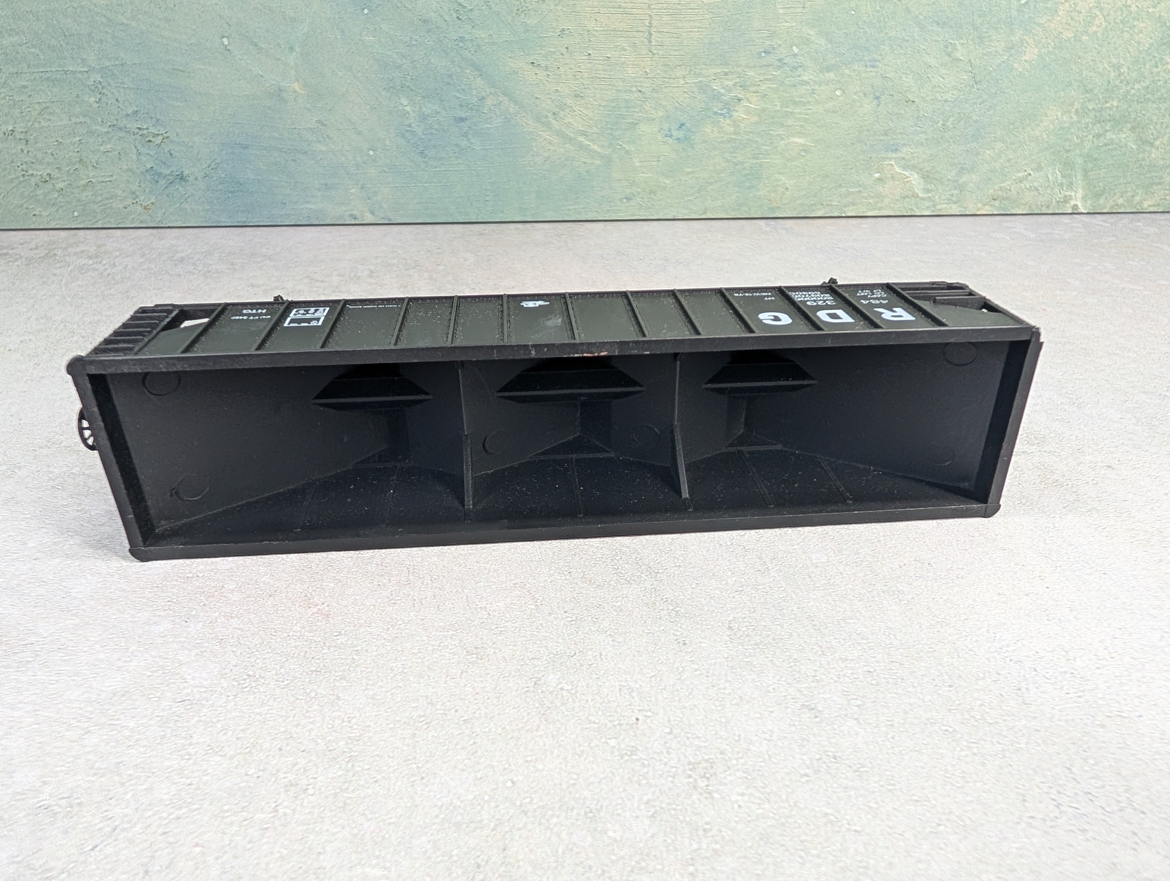 USED Life-Like HO Scale 100 Ton 3 Bay Hopper Reading RDG #484329