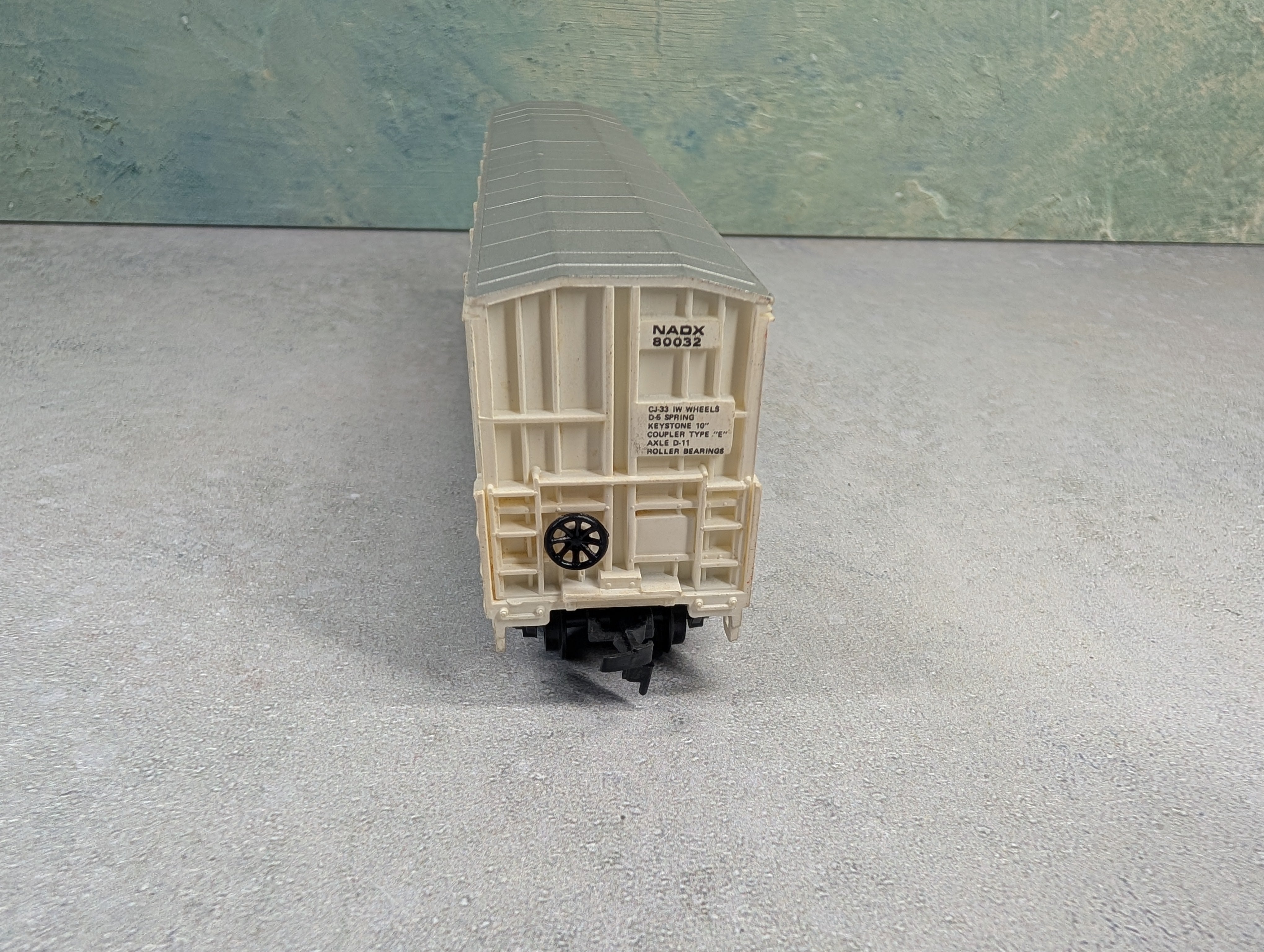 USED Life-Like HO Scale Thrall Door Box Car Lignum NADX #80032