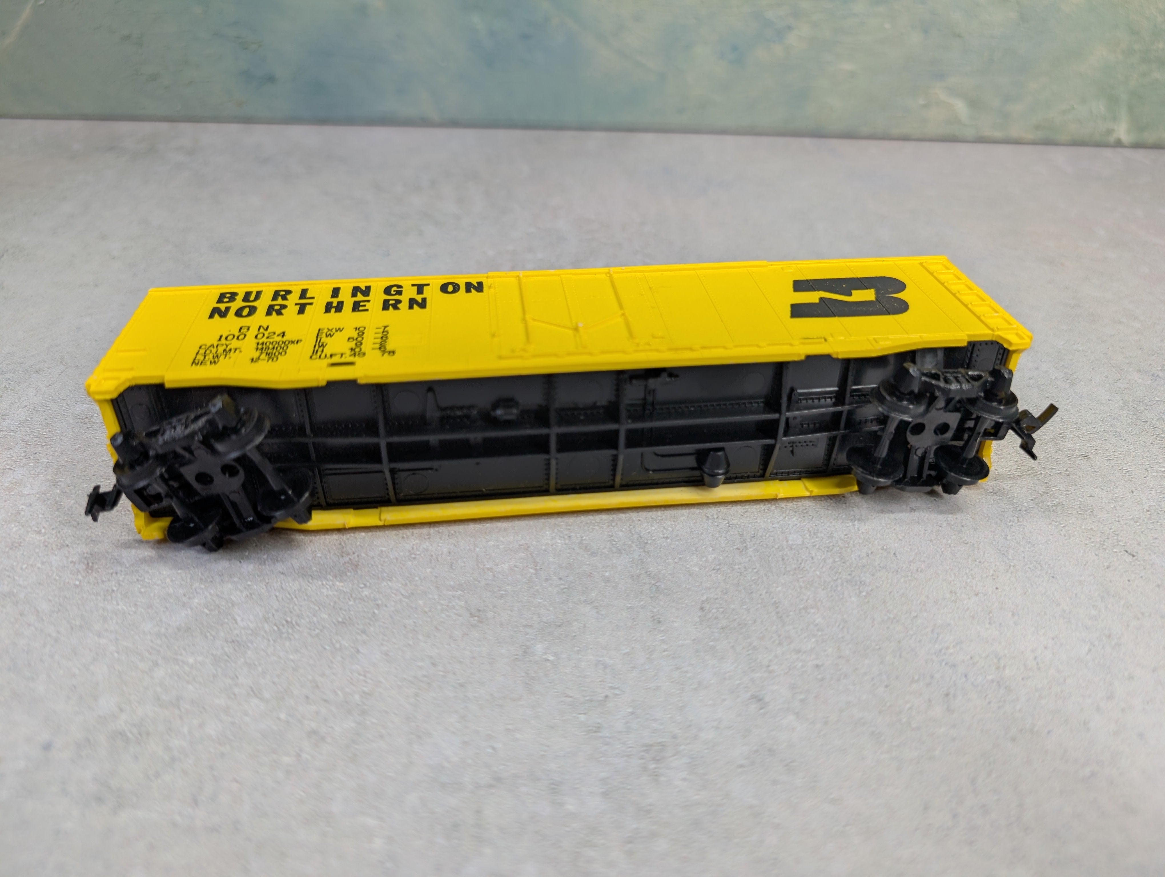 USED Bachmann HO Scale 50' Box Car Burlington Northern BN #100024 Yellow