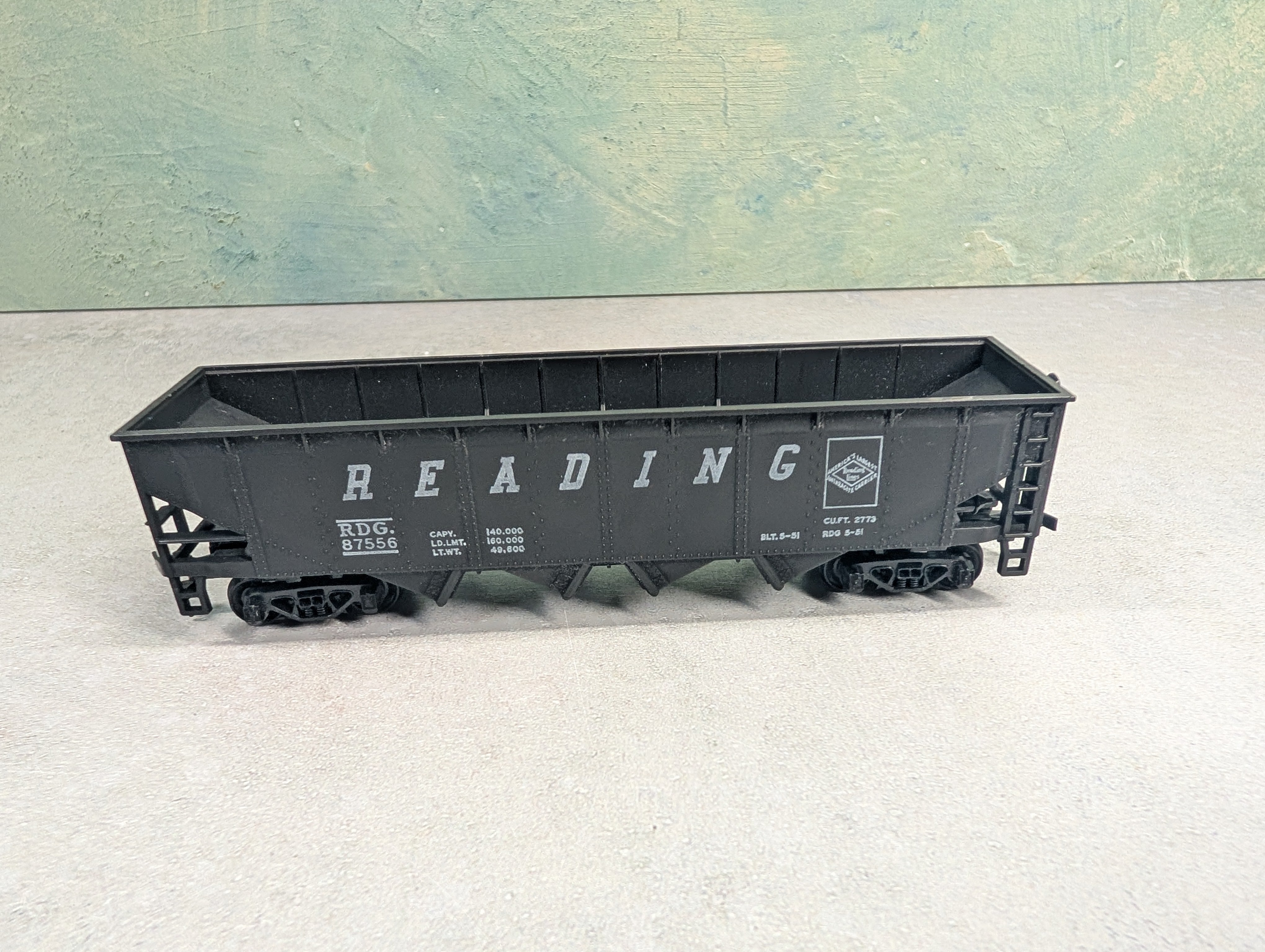 USED Tyco HO Scale 4 Bay Hopper Reading RDG #87556