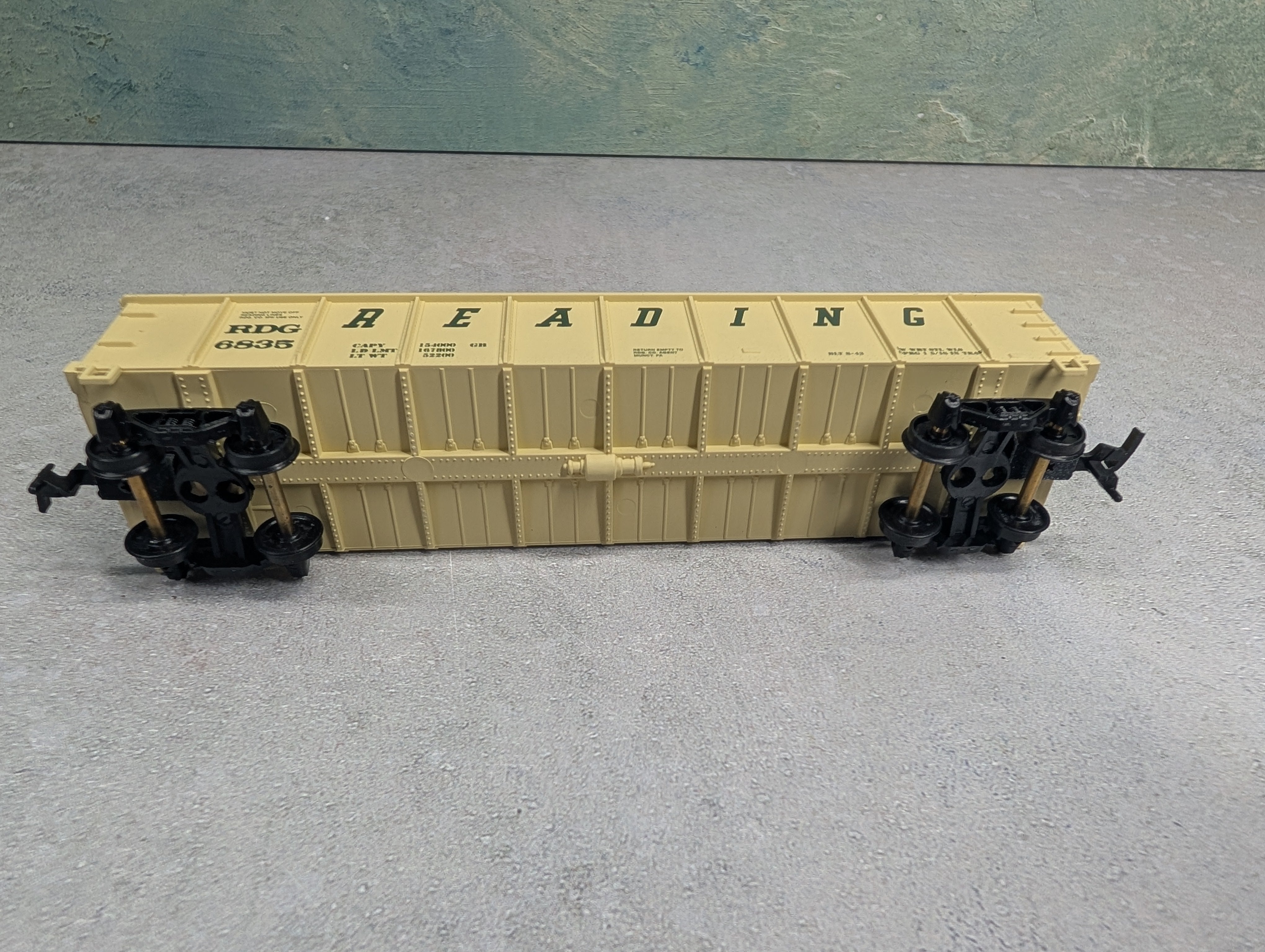 USED Mantua HO Scale Gondola w/ Load, Grain Boxes Reading RDG #6835