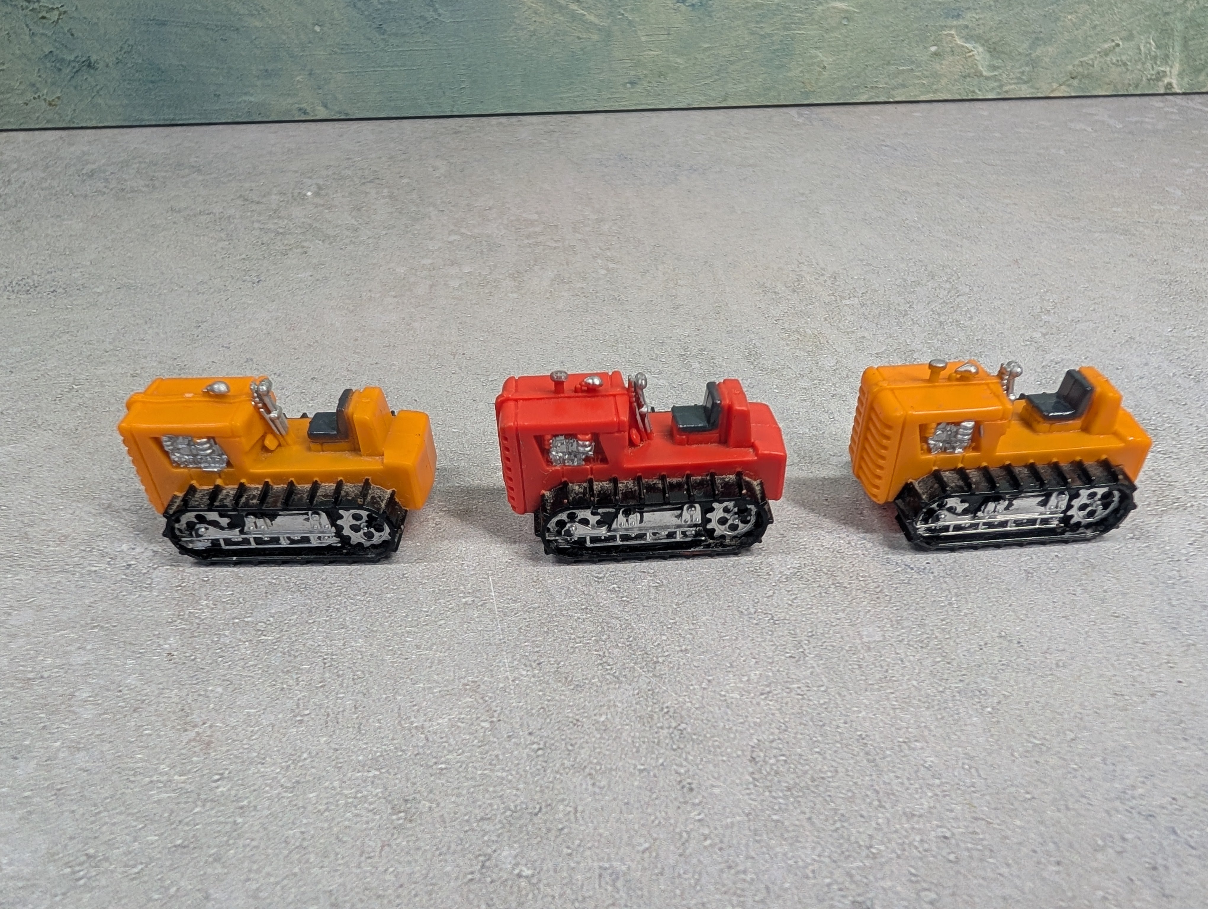 USED Tyco HO Scale Tractor Load (3 pcs)