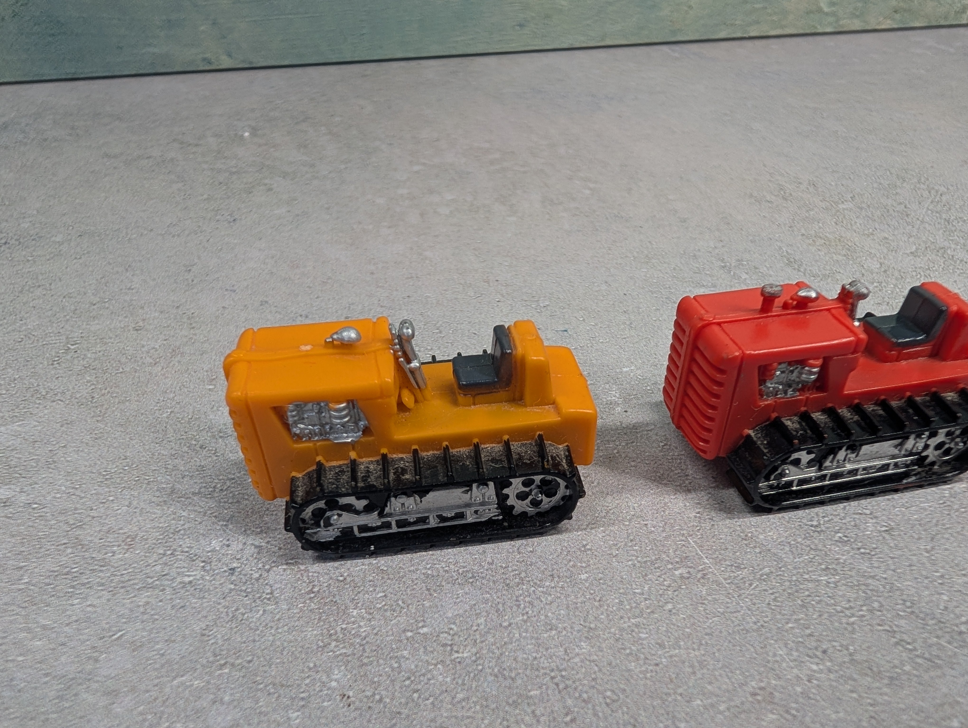 USED Tyco HO Scale Tractor Load (3 pcs)