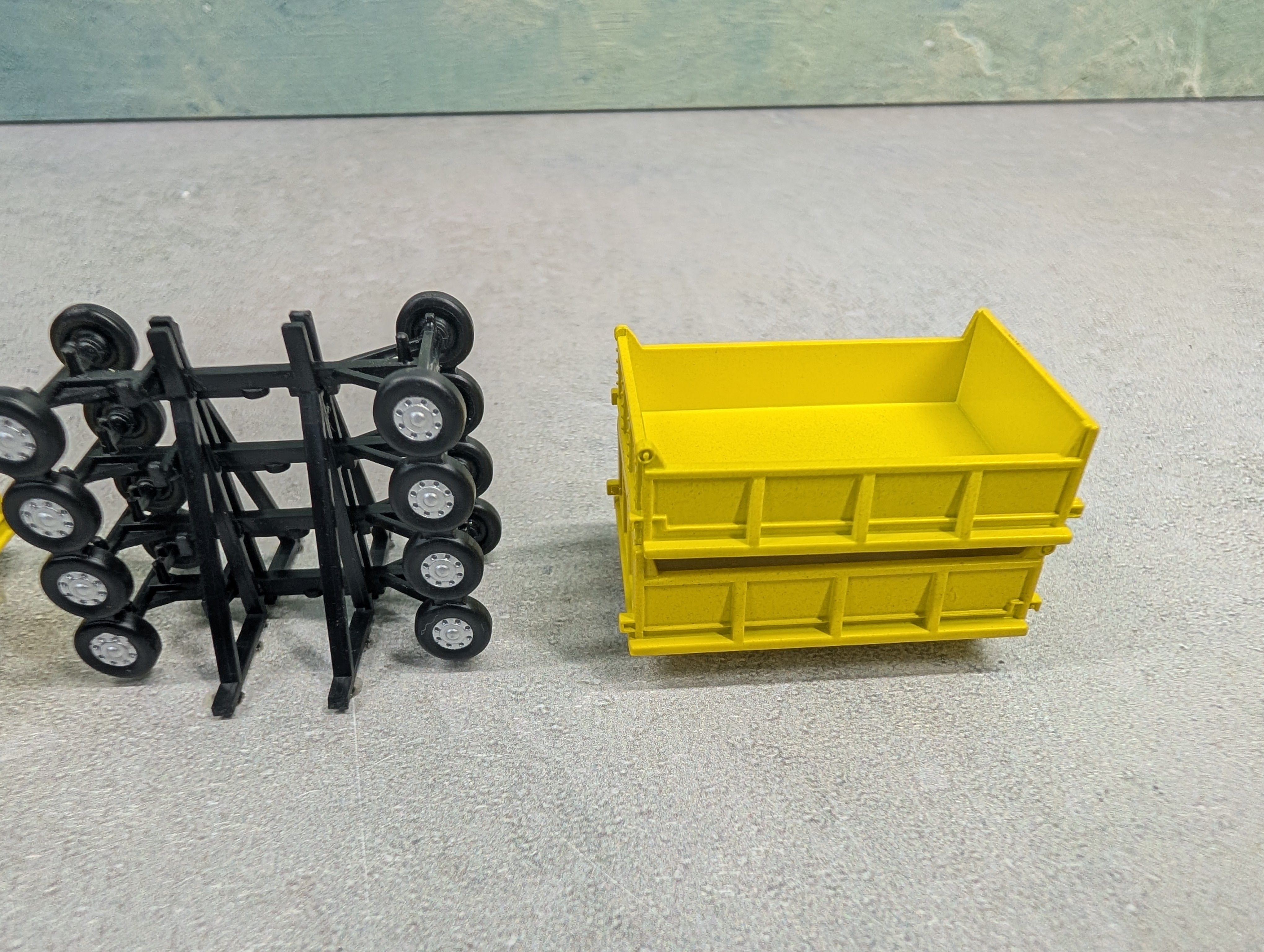 USED HO Scale Grain Box Load