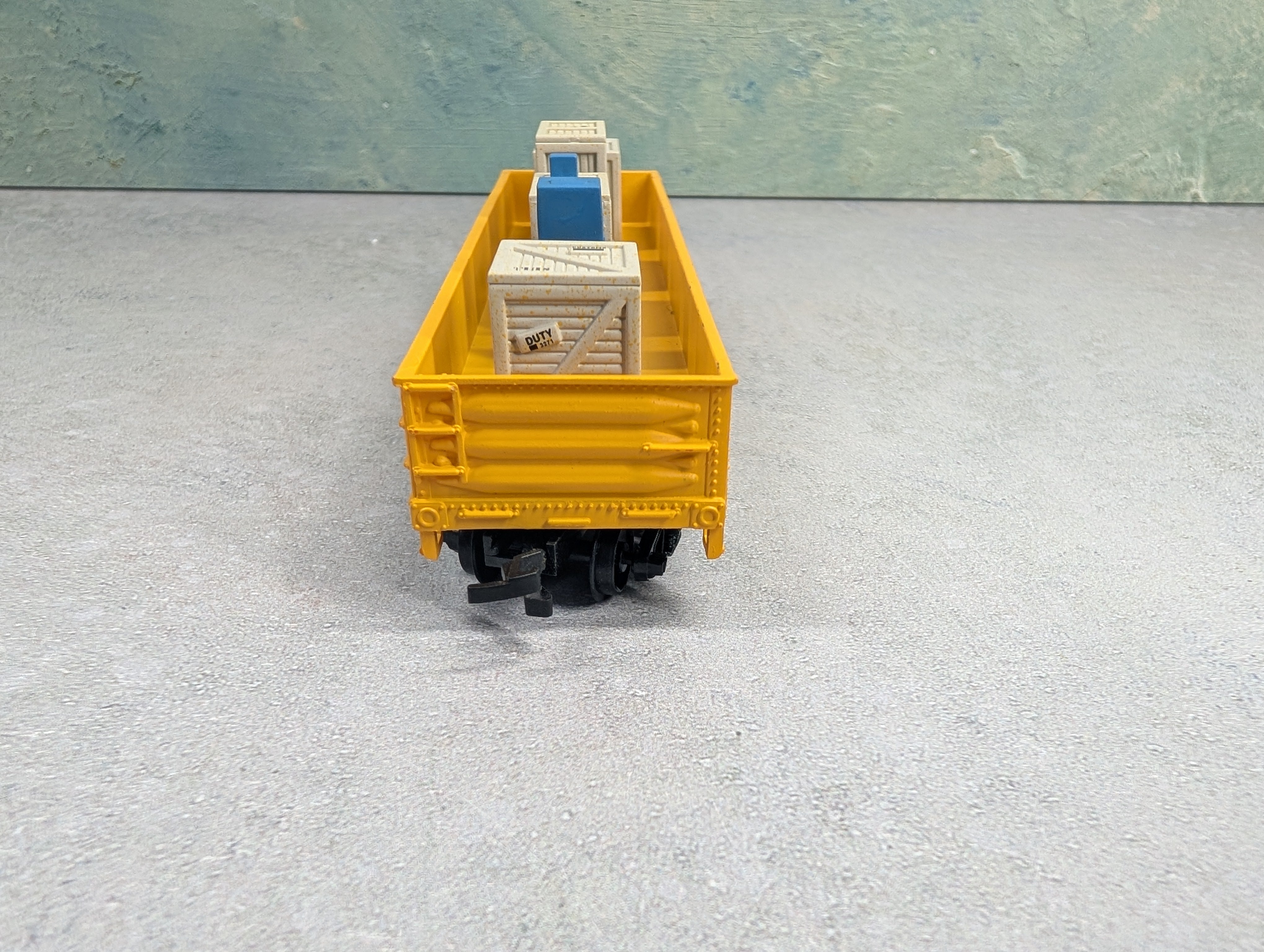 USED Life-Like HO Scale Gondola Illinois Terminal ITC #3727 w/ Machinery Load