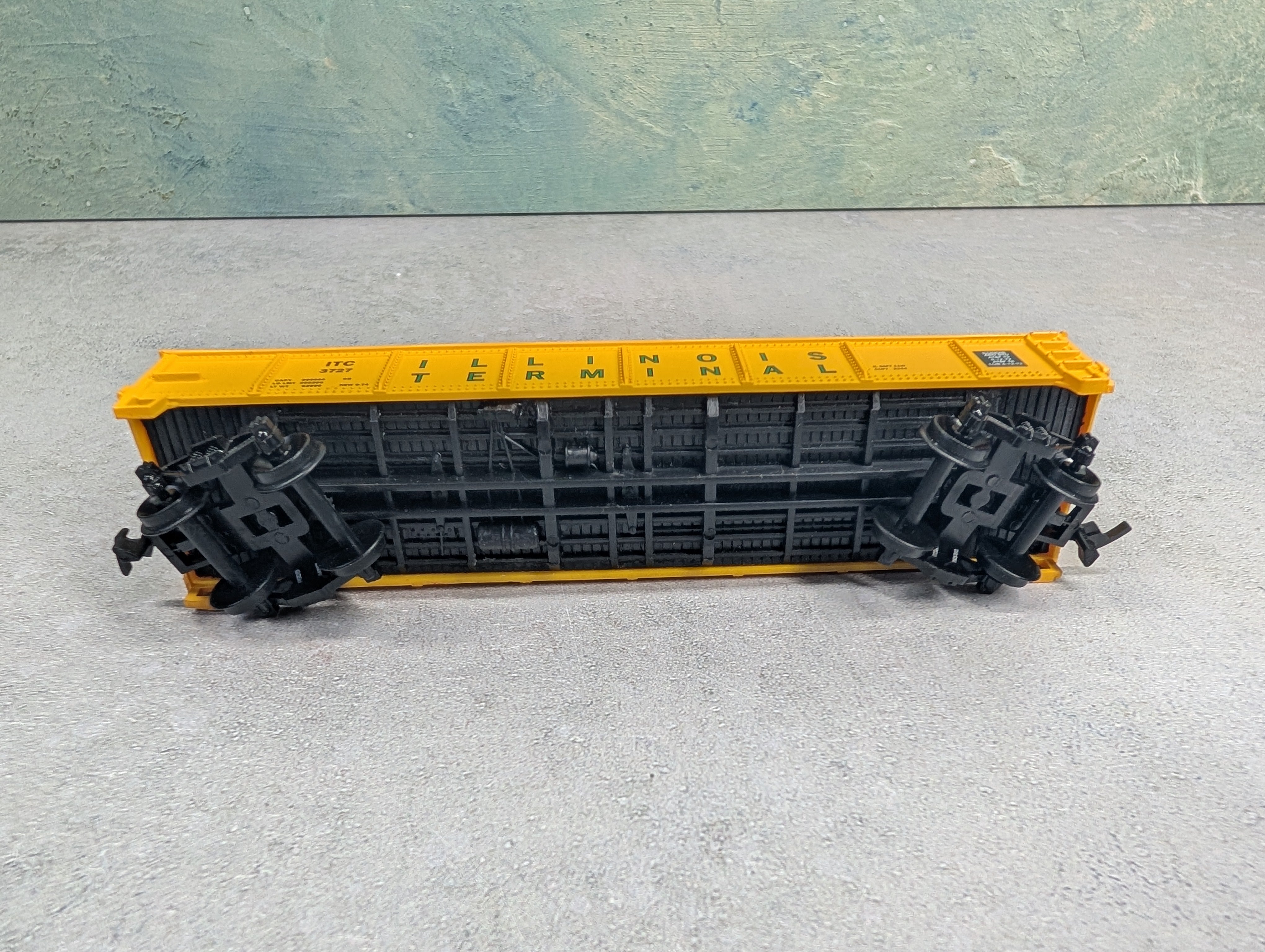 USED Life-Like HO Scale Gondola Illinois Terminal ITC #3727 w/ Machinery Load
