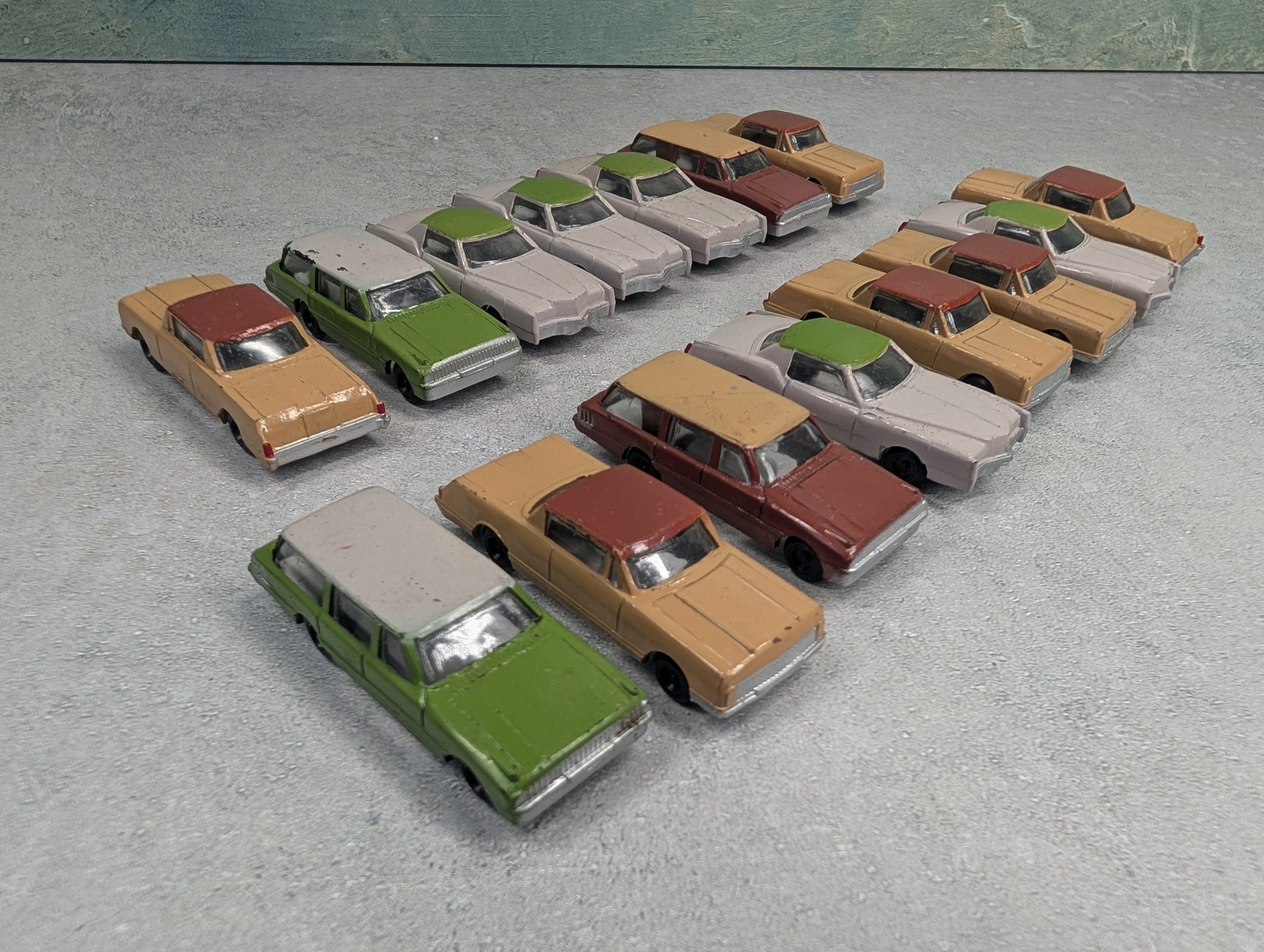 USED HO Scale Lot of Vehicles (15 pcs)