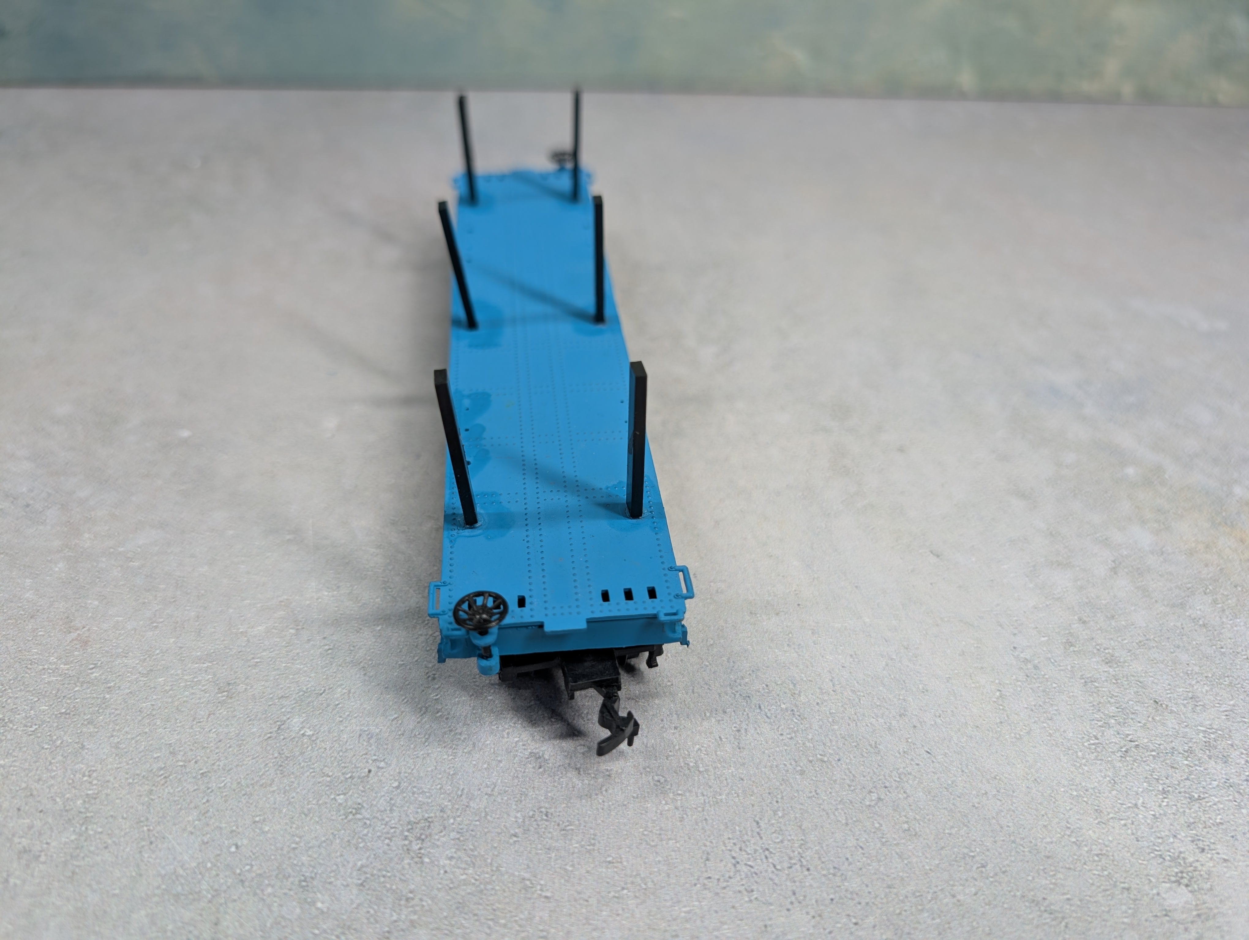 USED Bachmann HO Scale Flat Car w/ Stakes Great Northern GN #42764