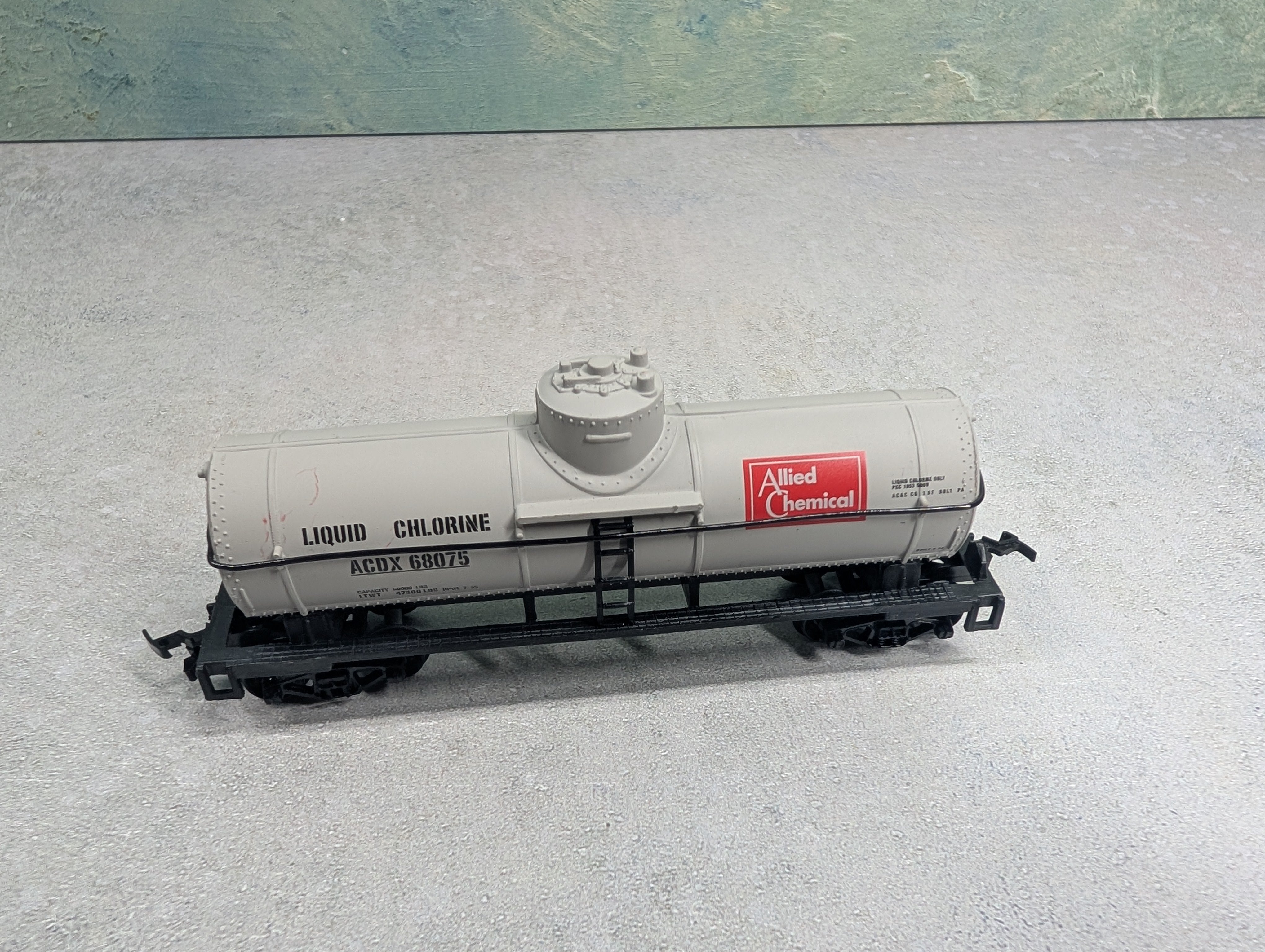 USED Life-Like HO Scale Single Dome Tank Car Allied Chemical ACDX #68075