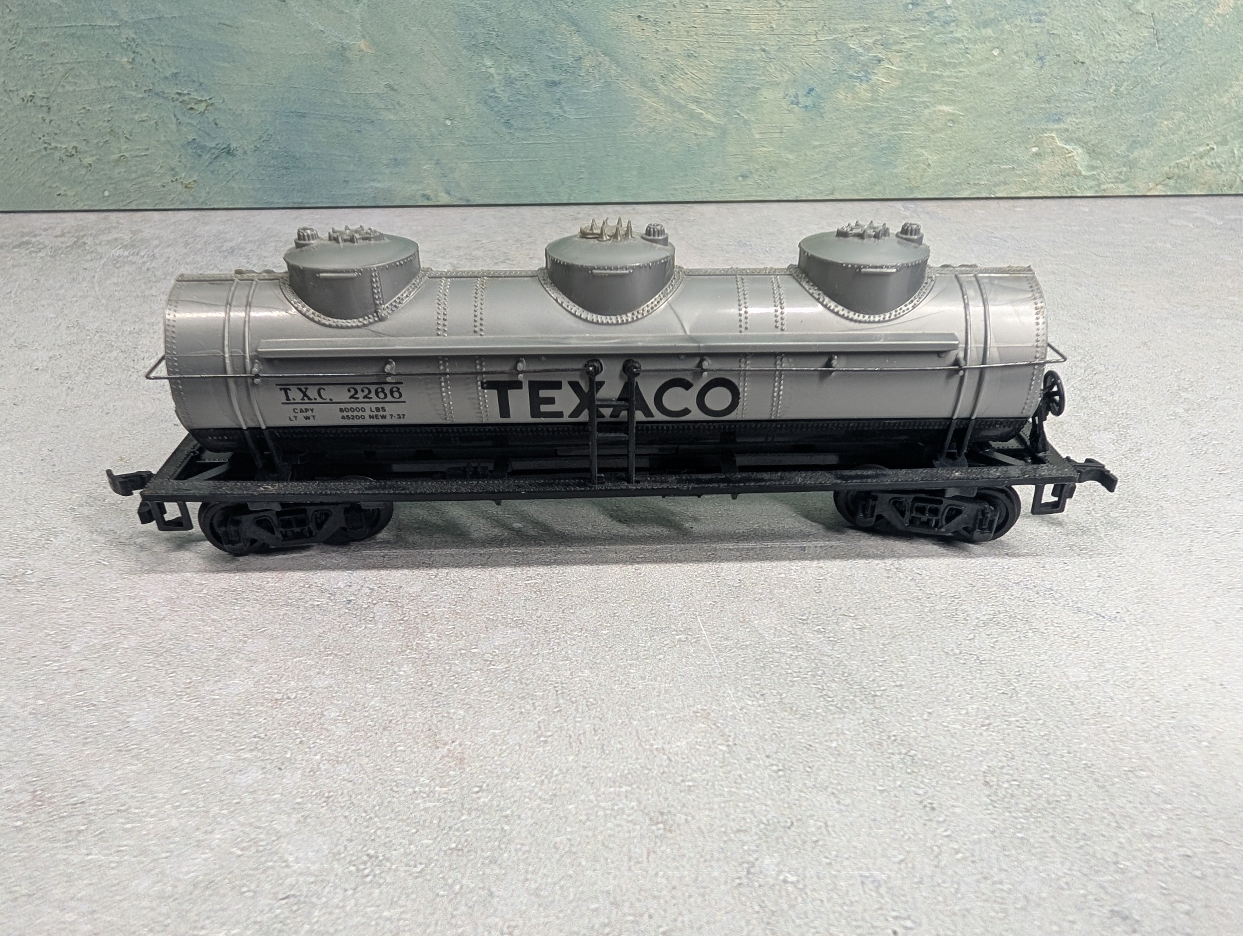 USED Bachmann HO Scale Triple Dome Tank Car Texaco TXC #2266