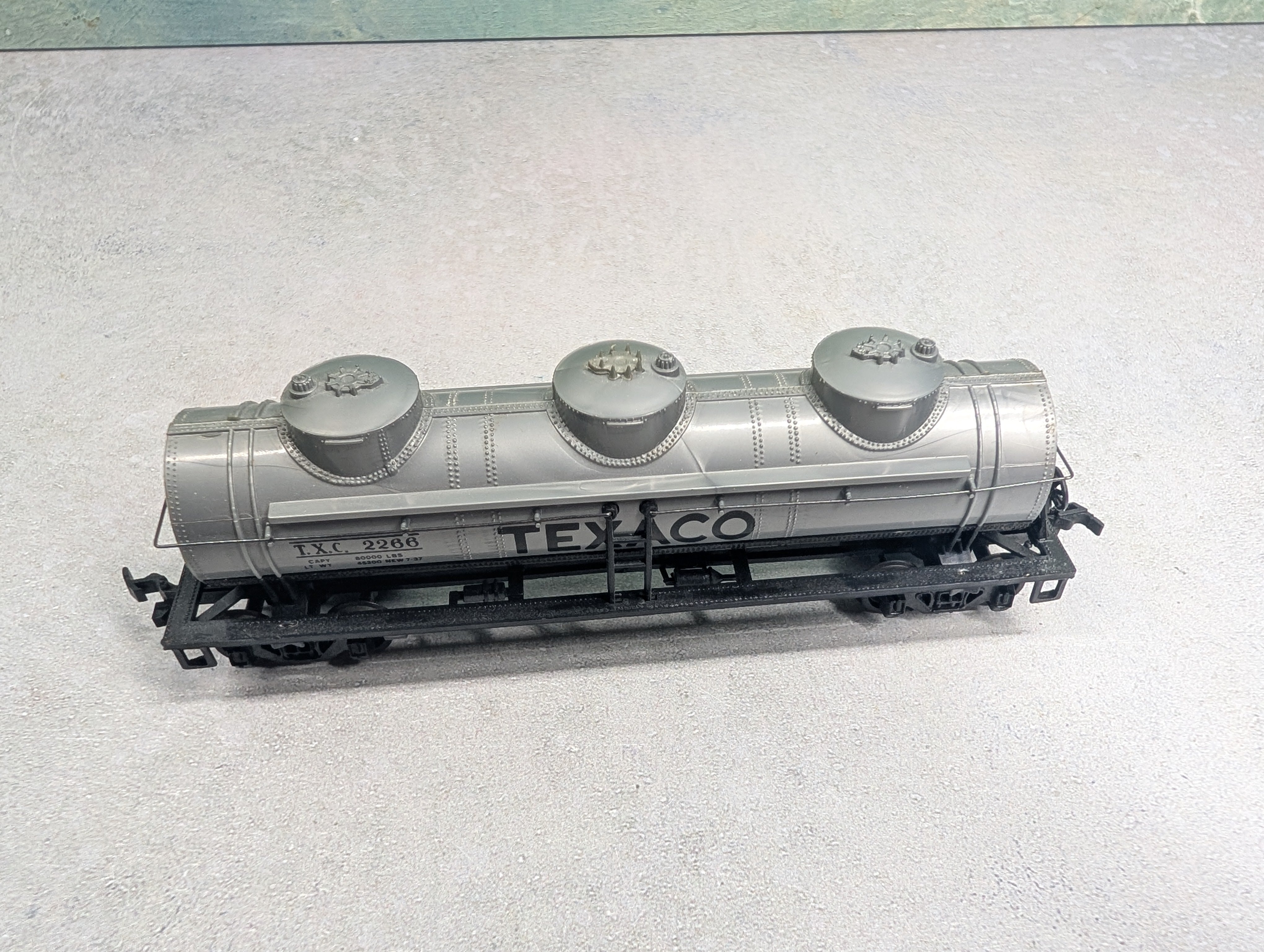 USED Bachmann HO Scale Triple Dome Tank Car Texaco TXC #2266