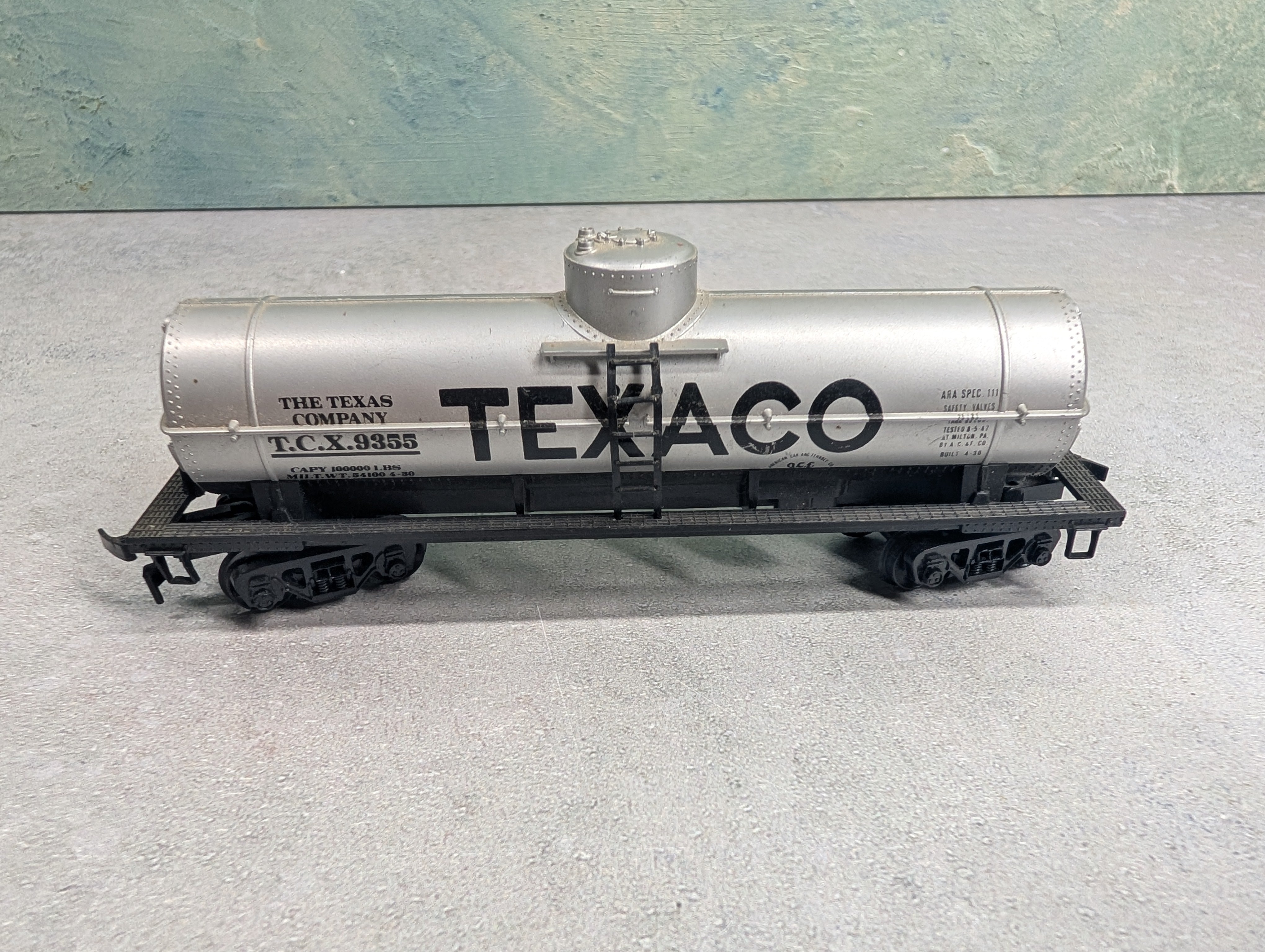 USED HO Scale Single Dome Tank Car Texaco TCX #9355