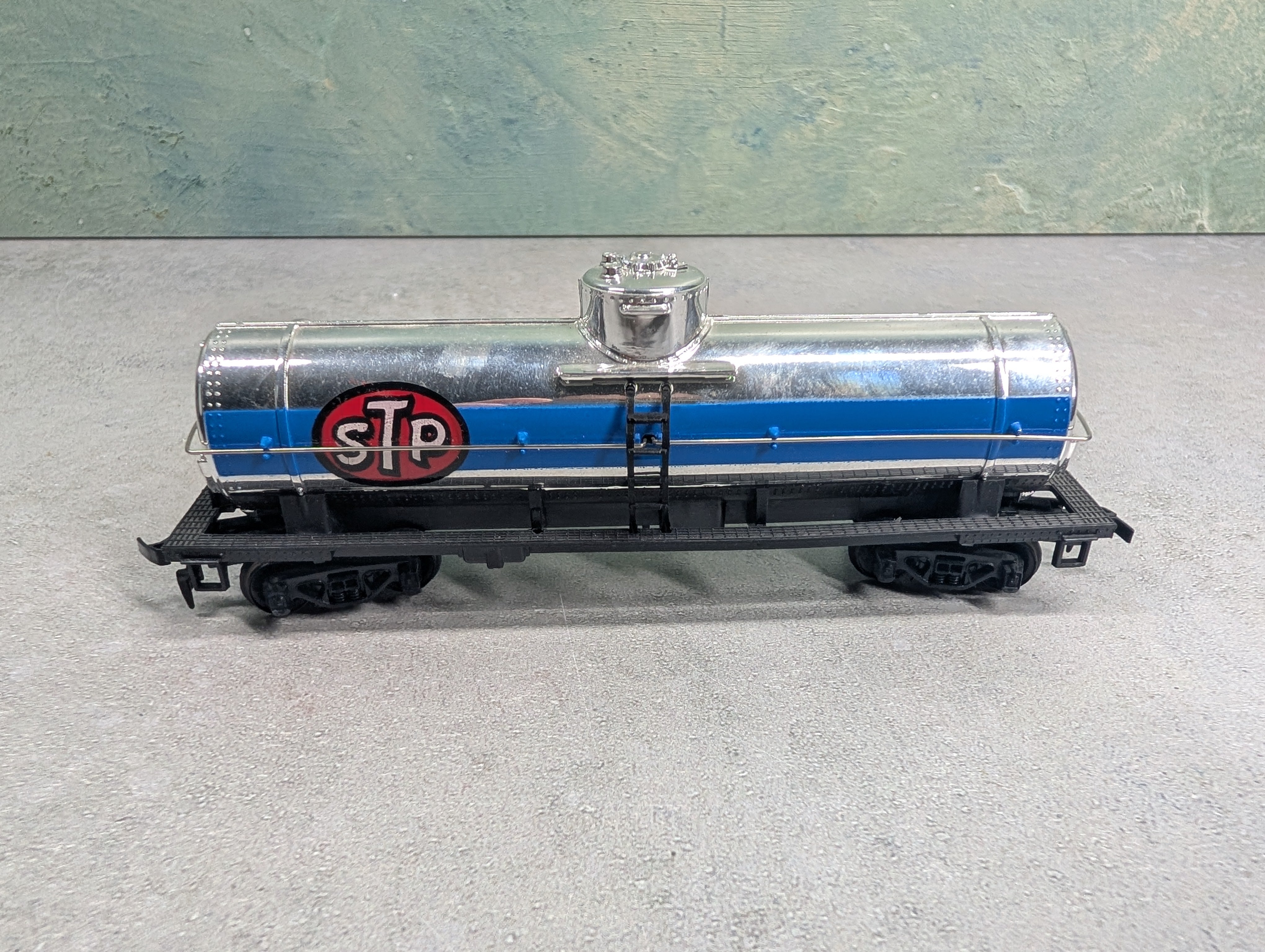 USED Tyco HO Scale Single Dome Tank Car STP