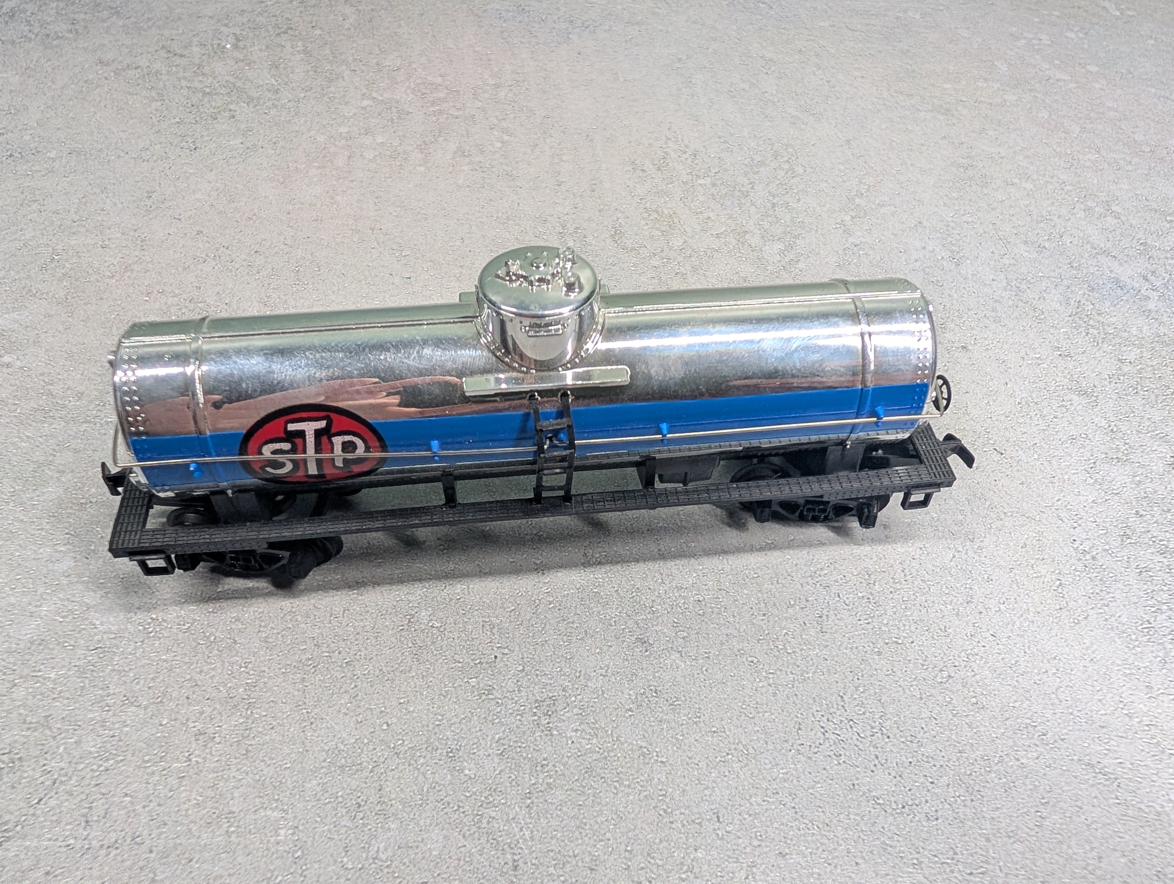 USED Tyco HO Scale Single Dome Tank Car STP
