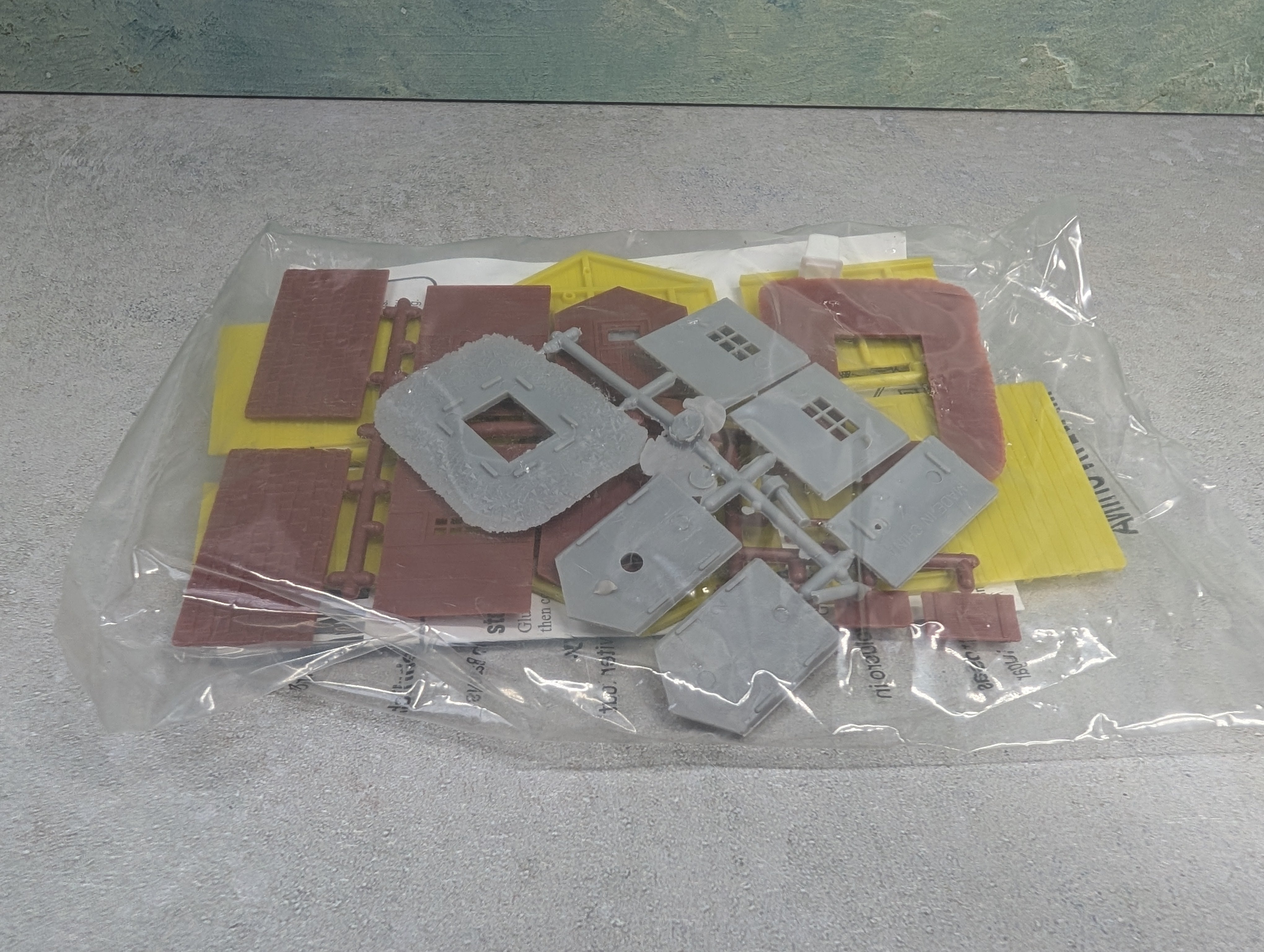 USED Life-Like HO Scale Trackside Shanty KIT